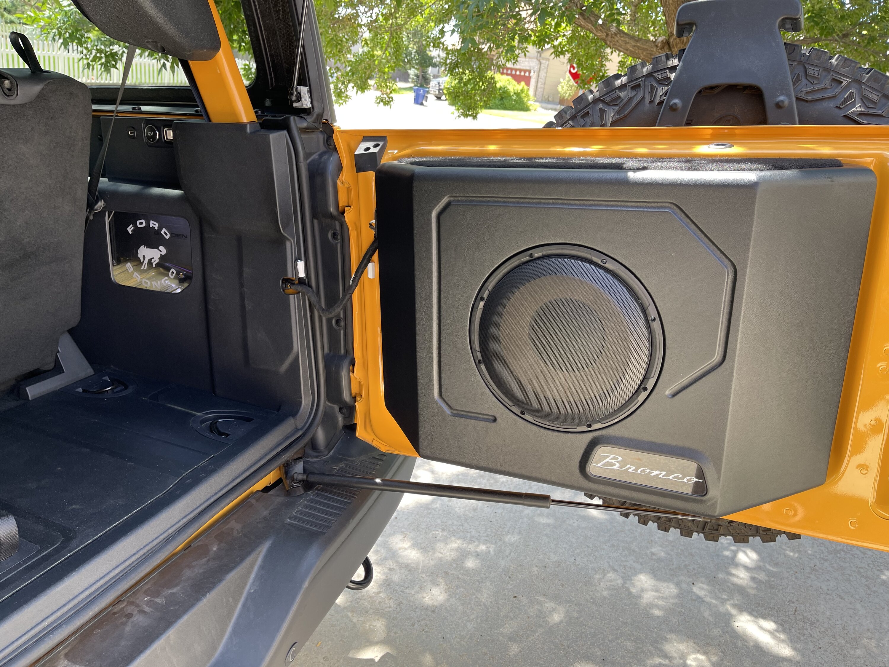 Ford Bronco Full B&O System rip and replace audio build in 2 Door Badlands 1657748459725