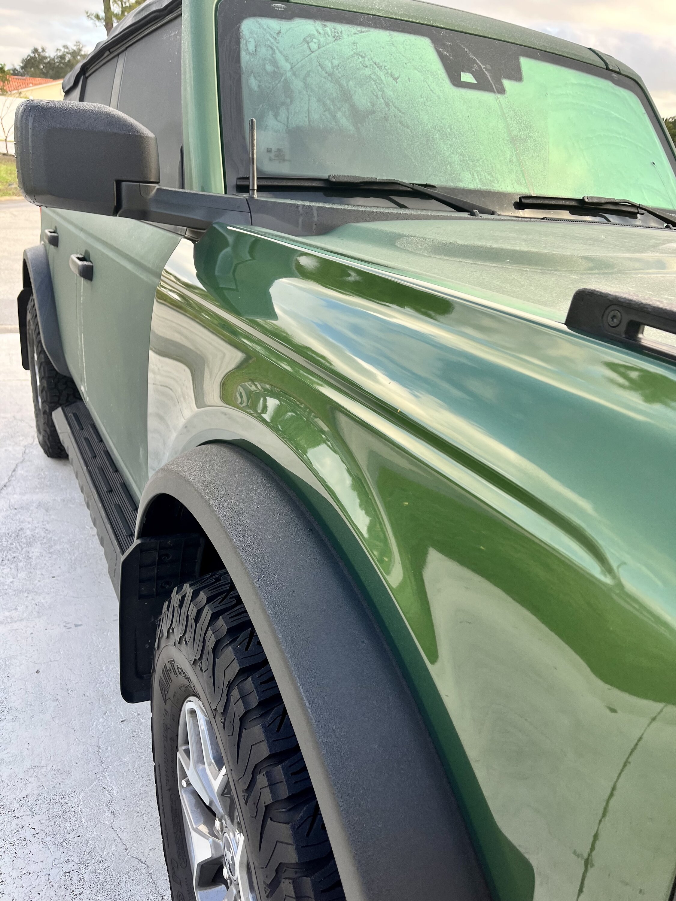 Ford Bronco Mildly Interesting: morning condensation not on either front panels 07AA0532-8F5F-4D9E-9137-347012C6B46F