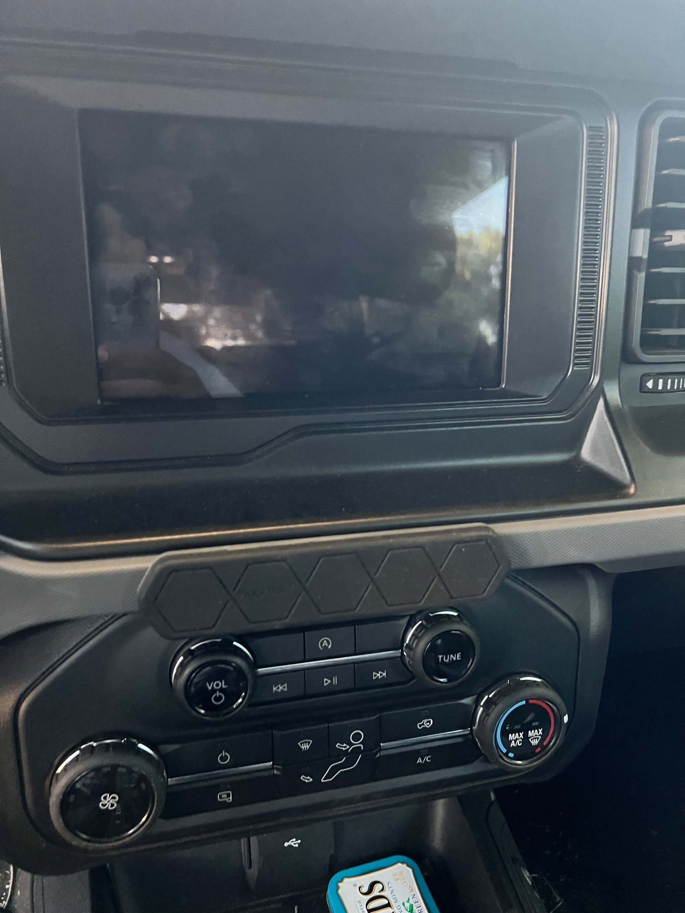 Ford Bronco Streamtoyourcar Media Box Works on Bronco -- stream / cast / watch videos on factory screen 0F208E45-C21A-4C47-BFF7-75A32B7608F4