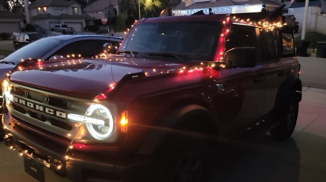 Ford Bronco How are you decorating your Bronco for Christmas or holidays? Post yours! 🎅 1000001281