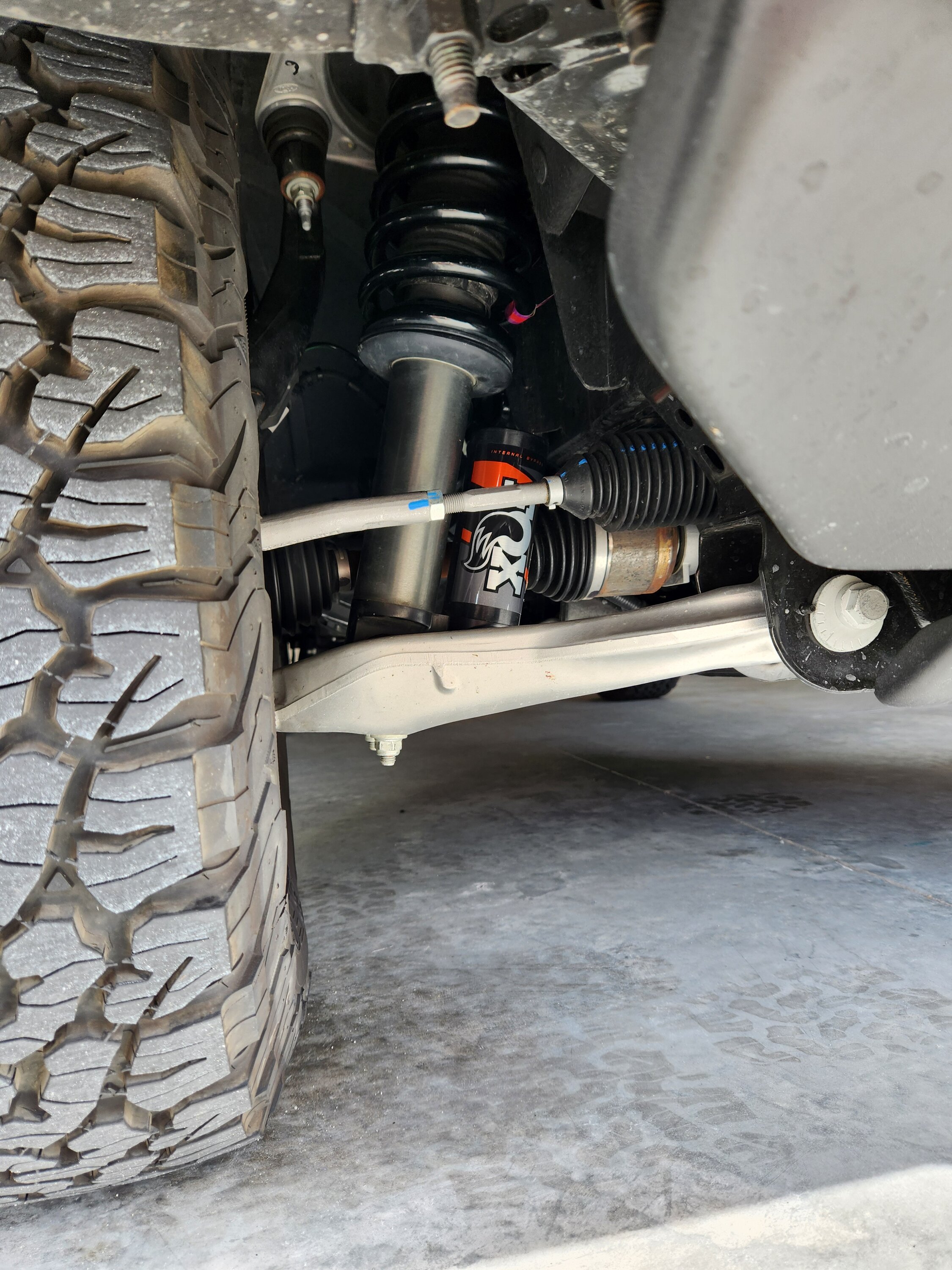 Ford Bronco HOSS 3.0 Fox shocks installed on Bronco Badlands Non-Sasquatch (photos, impressions, details) 1000006017