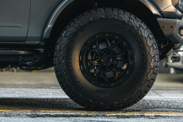 Ford Bronco Show us your installed wheel / tire upgrades here! (Pics) 11-18-22-Vorsteiner-Broncos-HI-0010-min