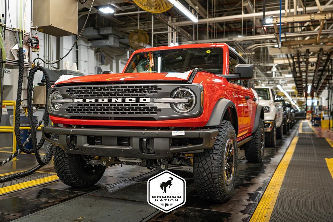 Ford Bronco What picture made it your choice of color ? 12AEADD1-F030-42EB-81A4-333546383615