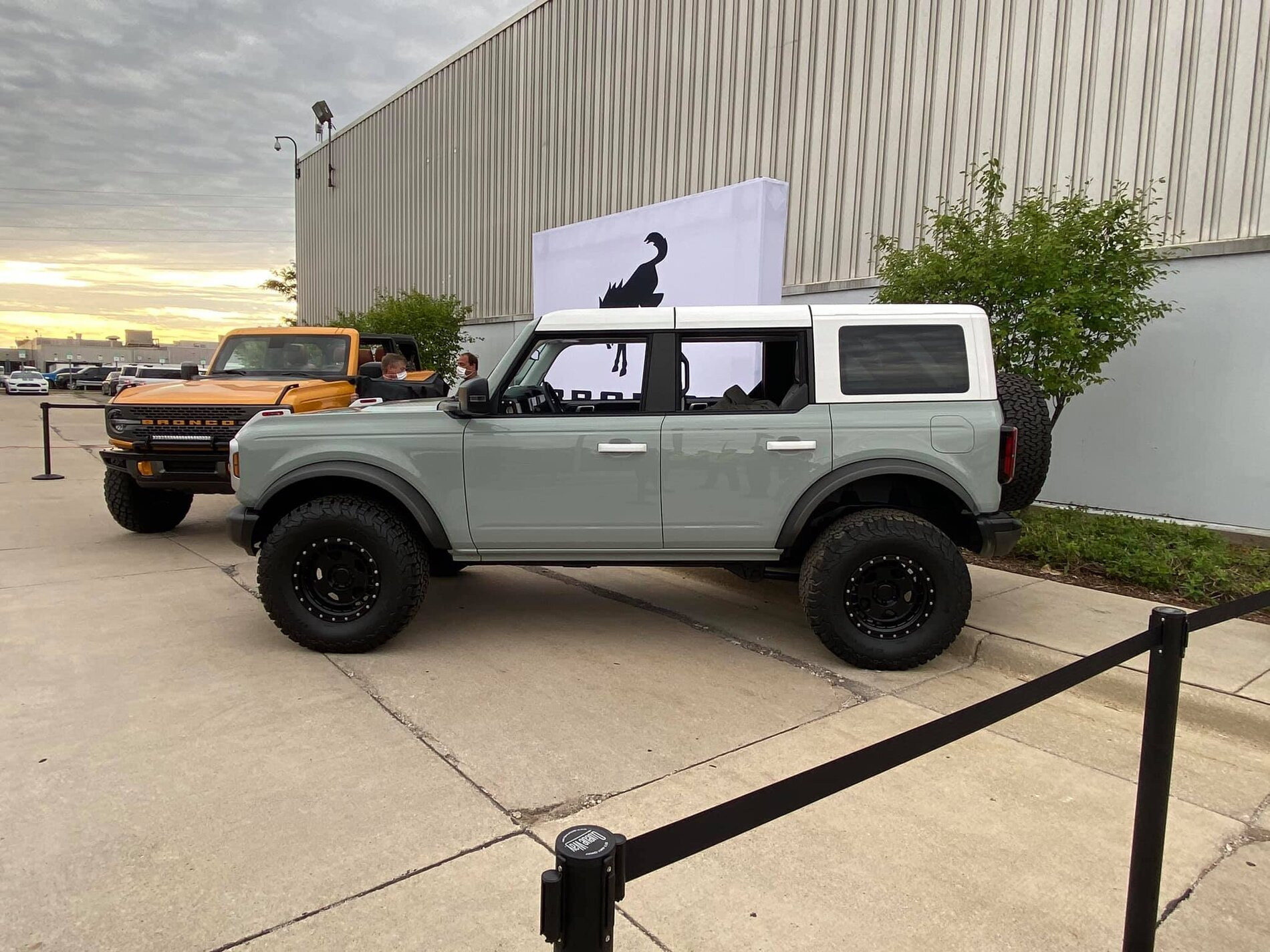 Ford Bronco CACTUS GRAY THREAD!!!! if you’re choosing cactus gray lemme know. I think it’s the best color available at the moment. 1596550376737