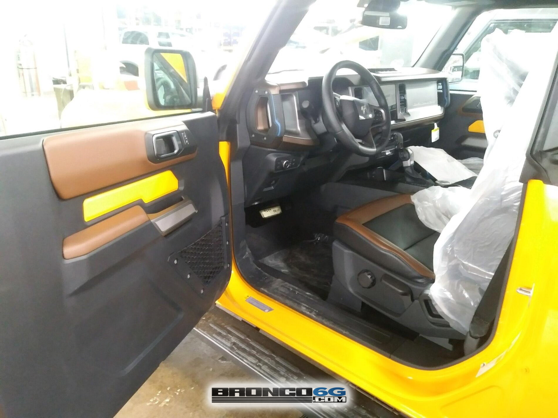 Ford Bronco 20+ Sandstone Cloth, Roast Cloth Seats Interior Pics From Factory ⚡?? 1608573216574