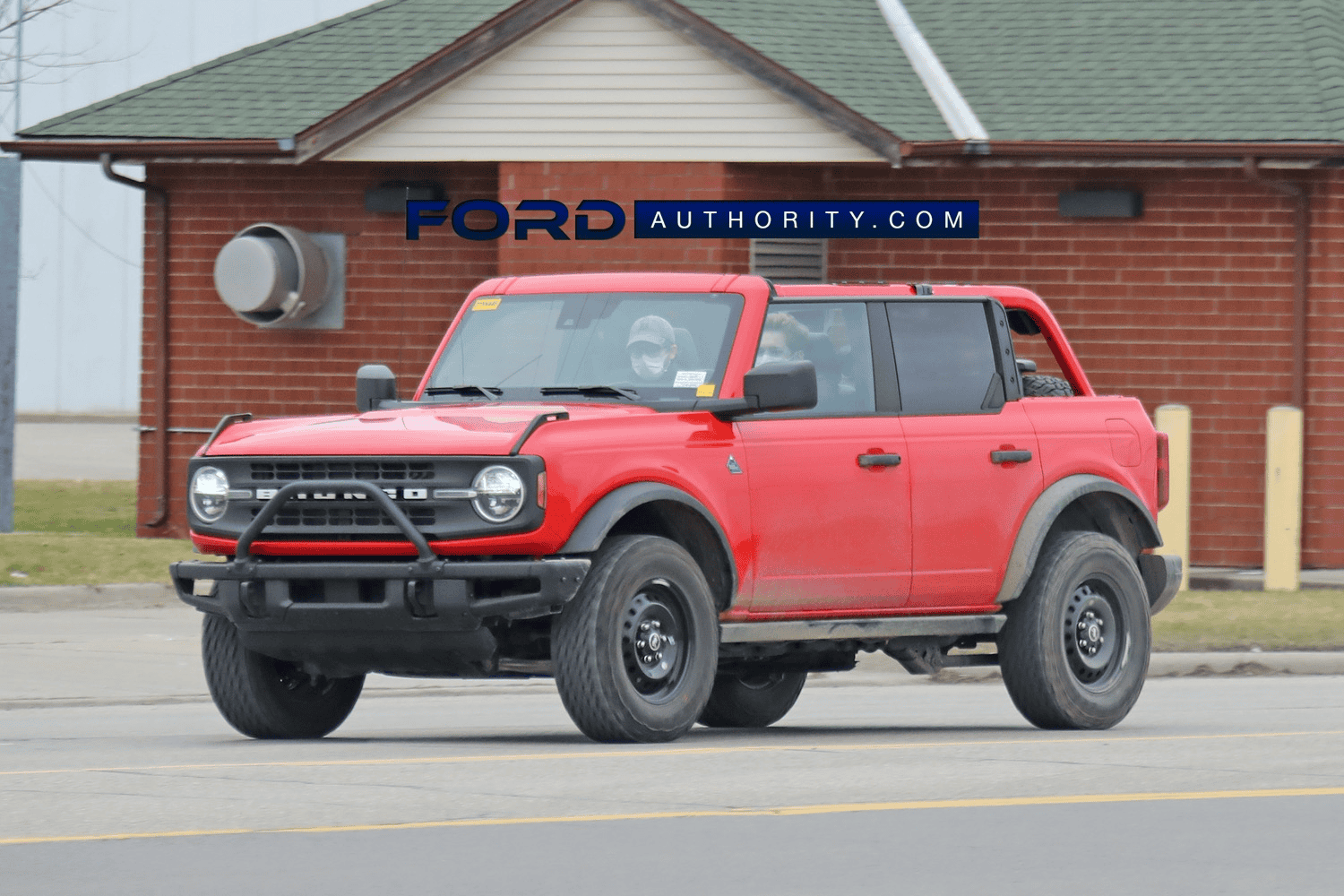 Ford Bronco Topless 2021 Bronco Black Diamond Race Red 4-Door on the Move download-1