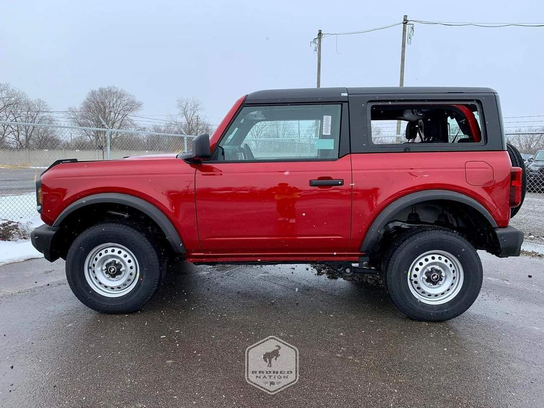 Ford Bronco 📷: Base Bronco 2-door with Modular MOD top glass removed 1613840615872