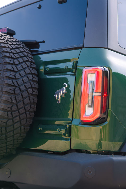 Ford Bronco Eruption Green & Hot Pepper Red Metallic coming for 2022 Bronco. Antimatter Blue, Lightning Blue and Rapid Red Going Away 1629503432663