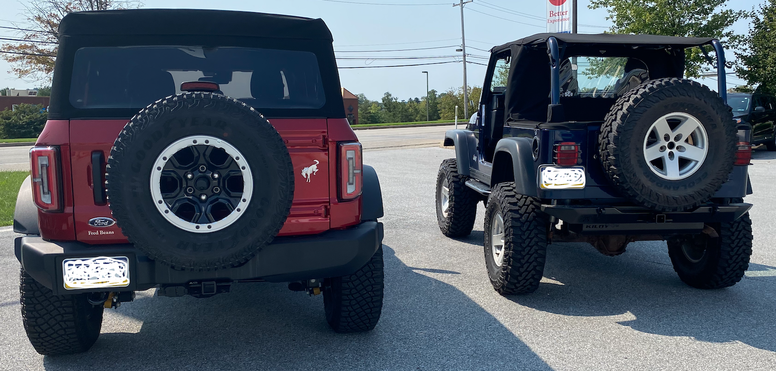 Ford Bronco My JK Willys on 35s (no lift) next to BL on 33s 1632782672726
