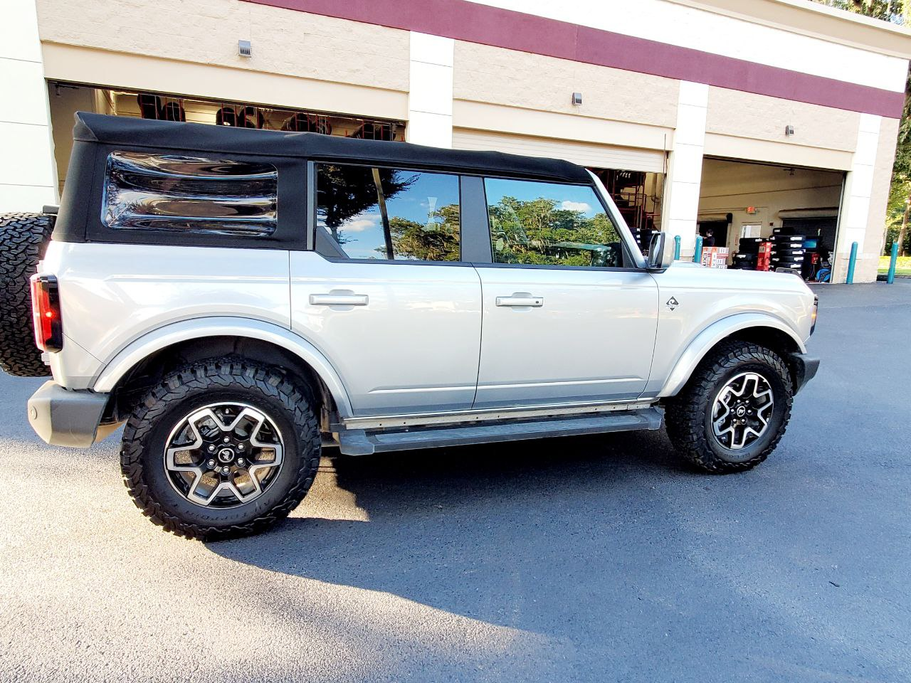 Ford Bronco Anyone placed BF Goodrich Ko2 tires on OuterBanks? 1635092490738