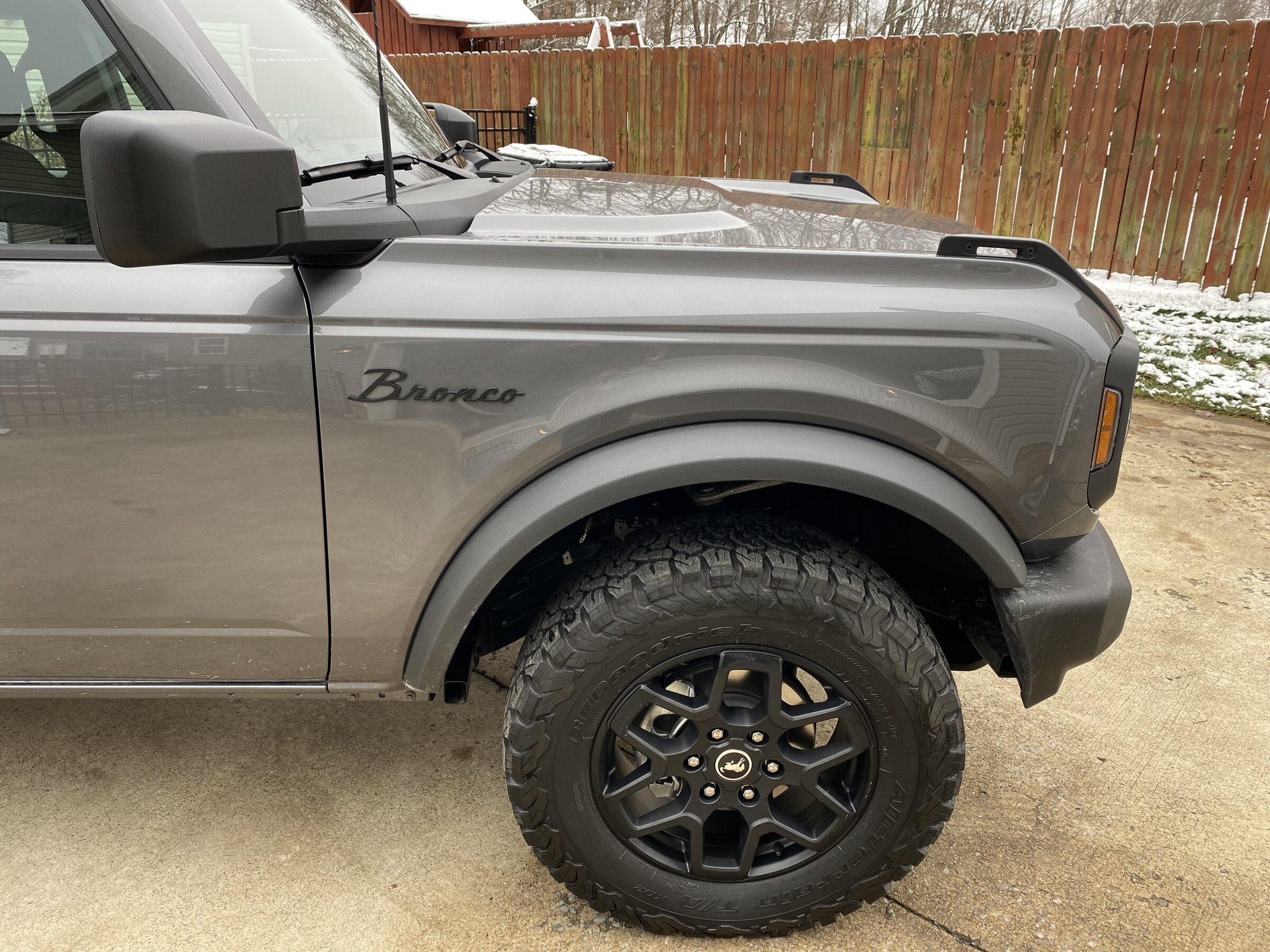 Ford Bronco Paint the Outer Banks wheels all black? 1641250156459
