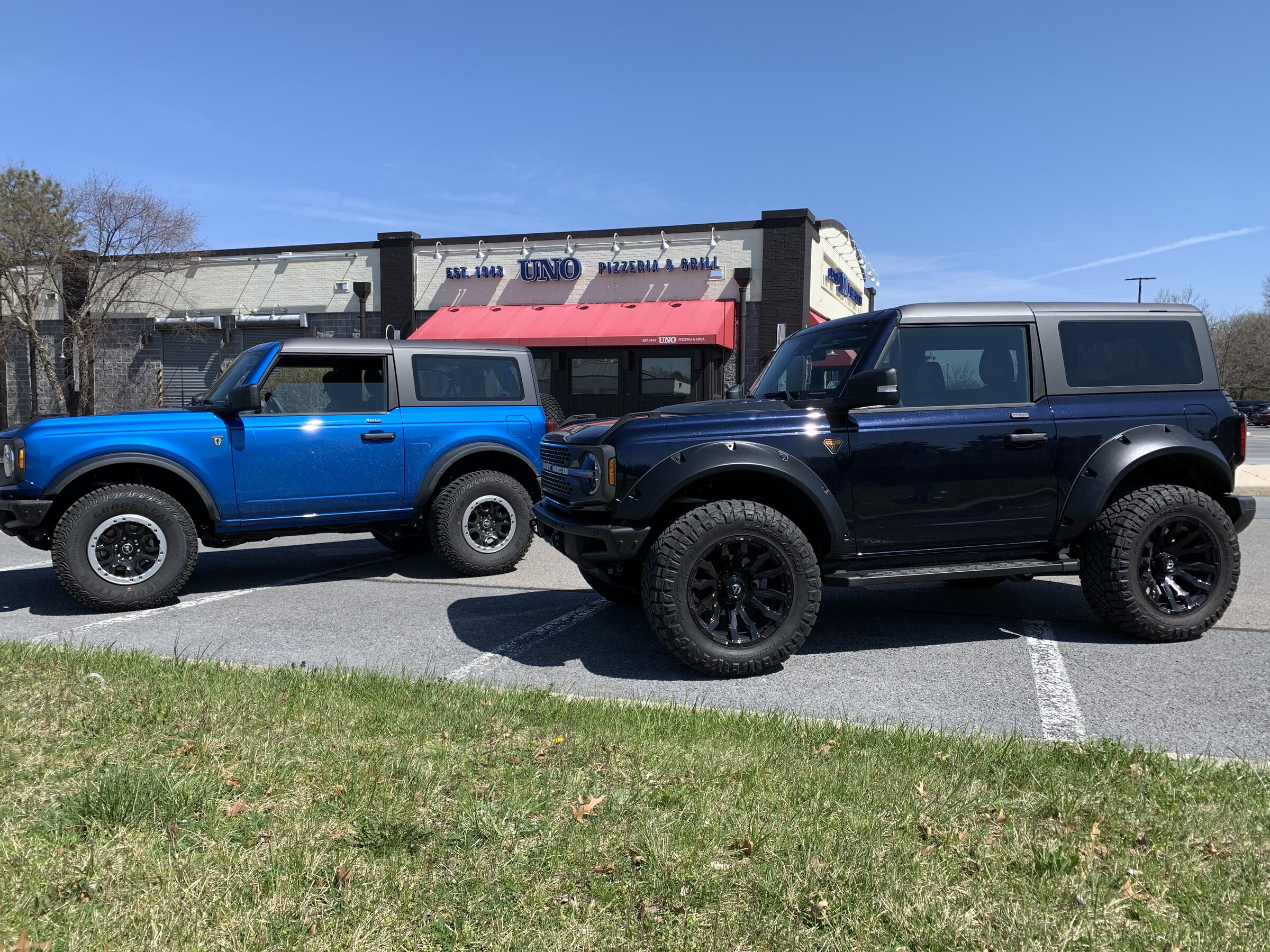 Ford Bronco Antimatter Blue or Carbonized grey ??? 1654996055892