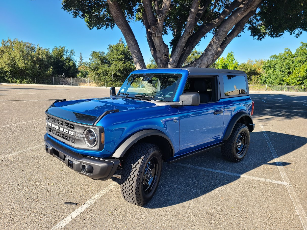 Ford Bronco VELOCITY BLUE Bronco Club 1656862381963