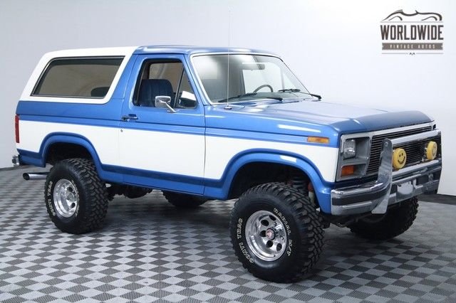 Ford Bronco Can't decide between Eruption Green and Velocity Blue!!! 1674399732036