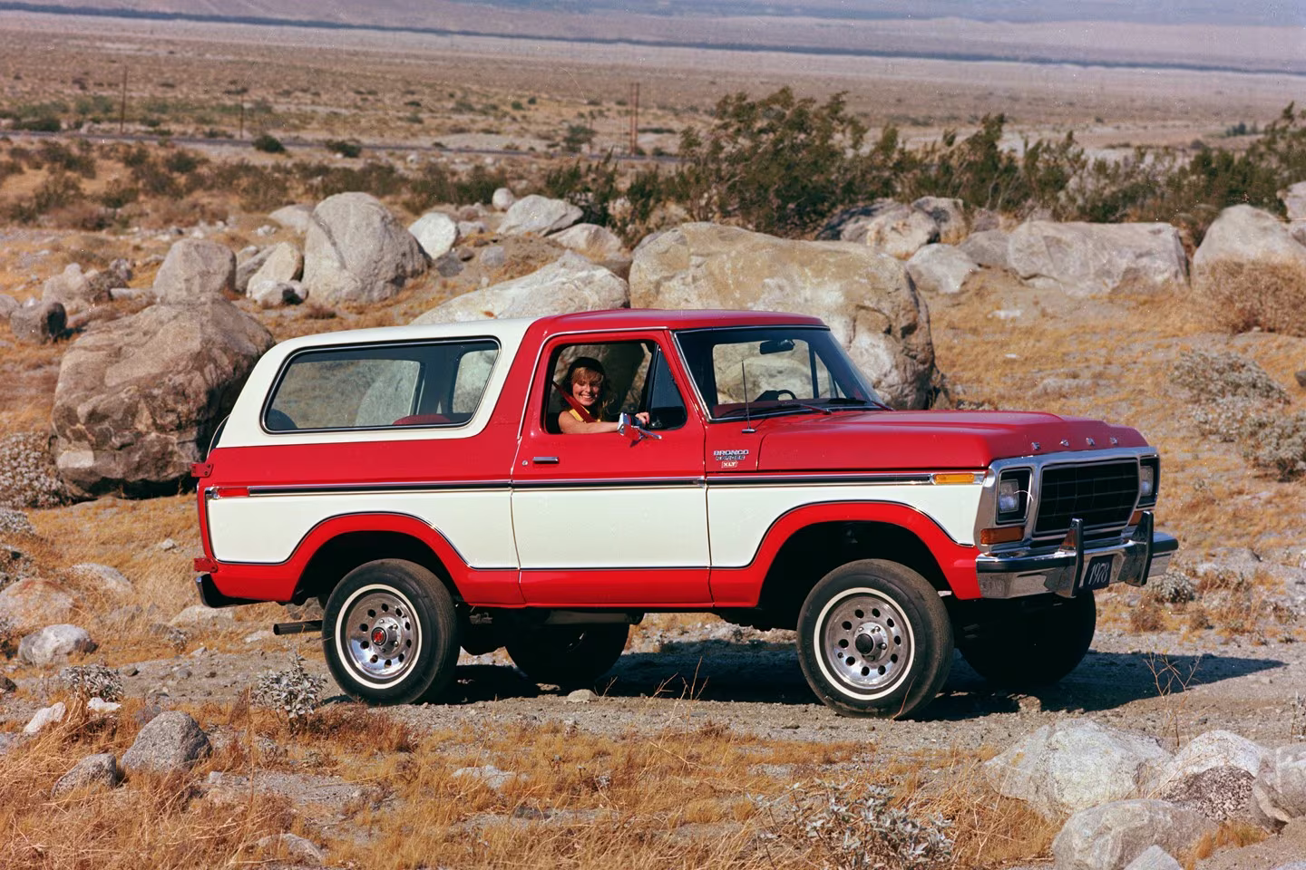 Ford Bronco HOT PEPPER RED Bronco Club 1692931876884
