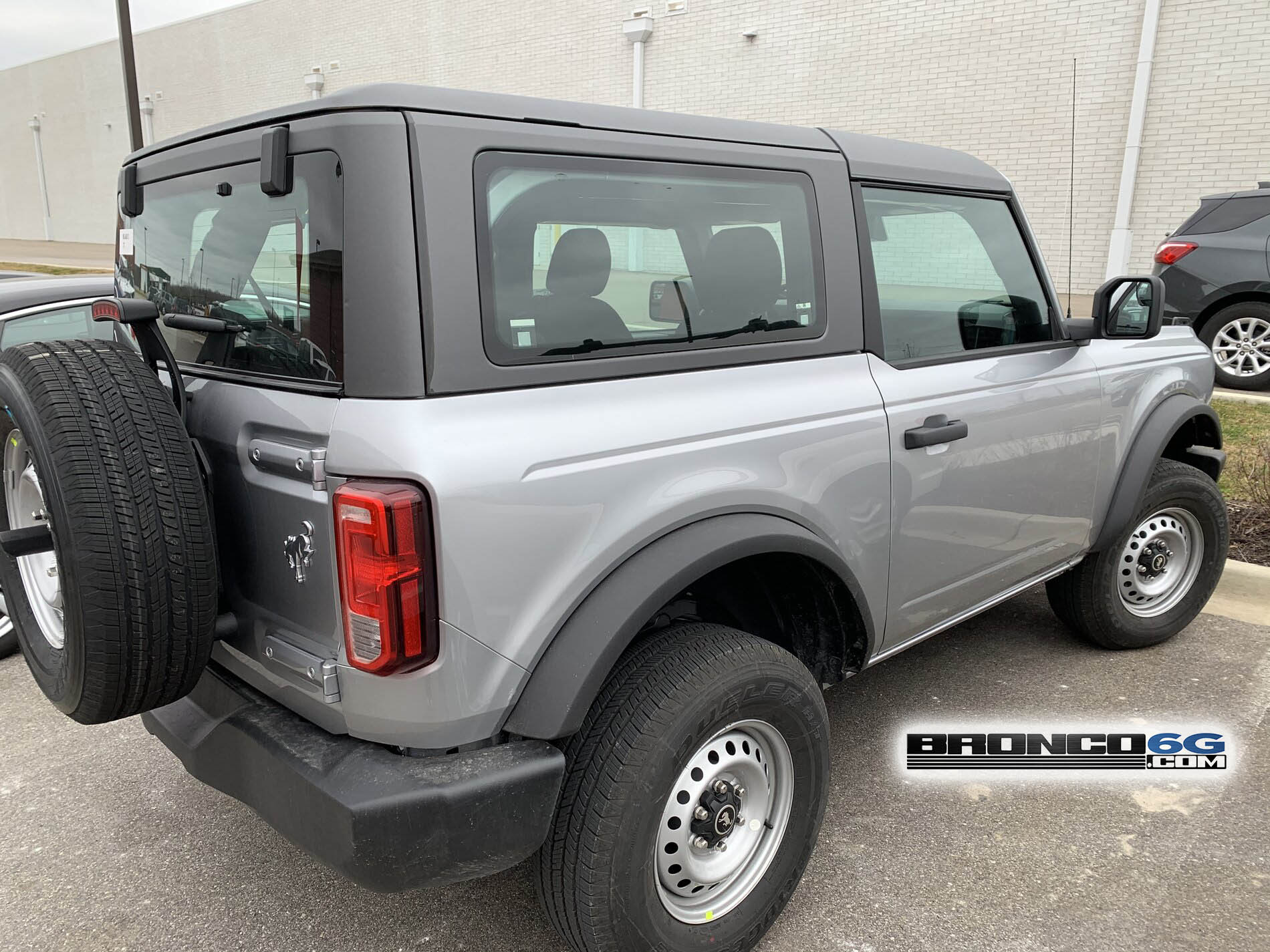 Ford Bronco Base Bronco 2-Door Iconic Silver spotted in  Wixom, MI 2-Door 2021 Bronco Base Steel Wheels in Iconic Silver 2