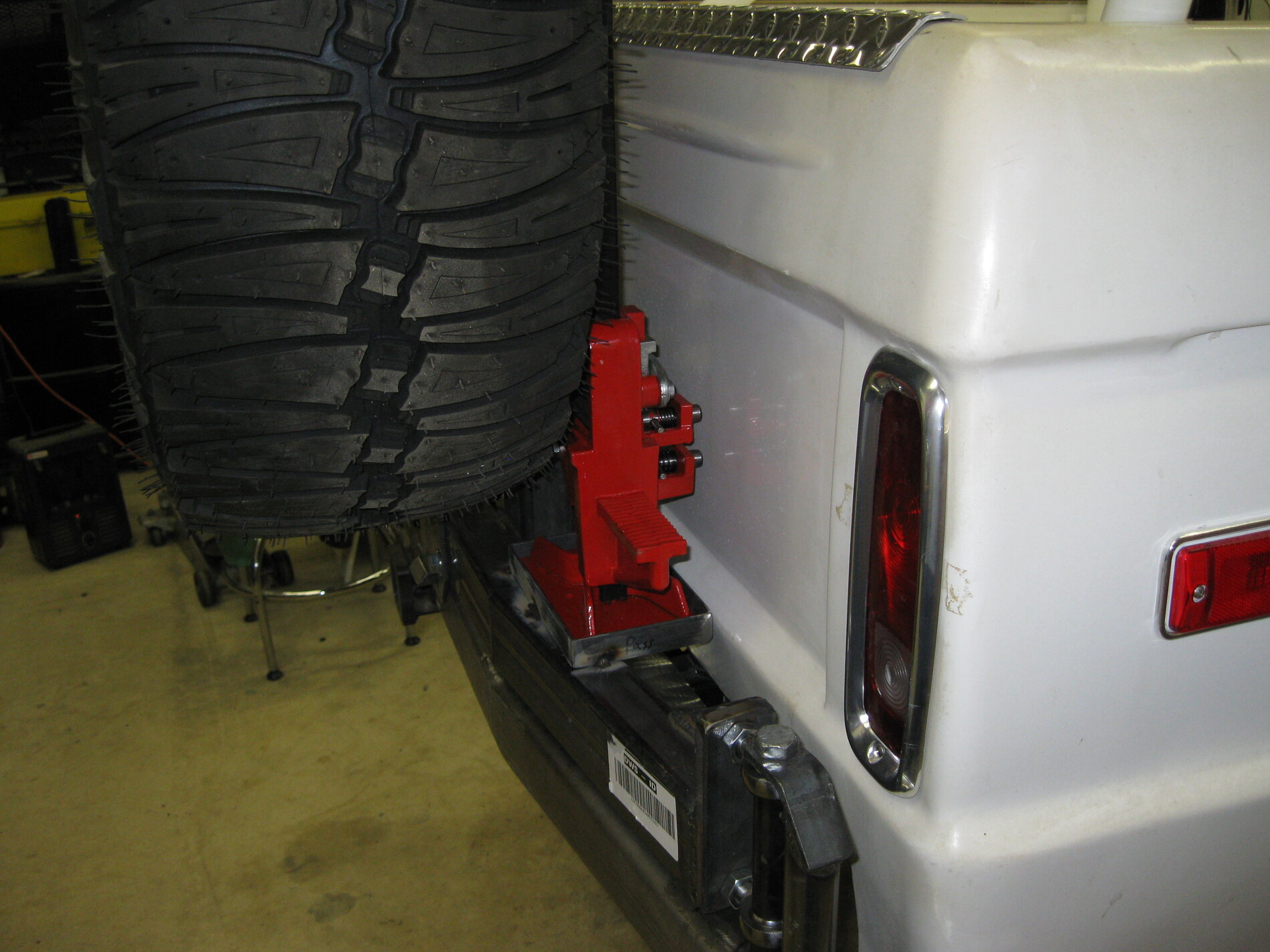 Ford Bronco High Lift Jack Mount that doesn't attach to a roof rack? 2013-03-28 00.07.08