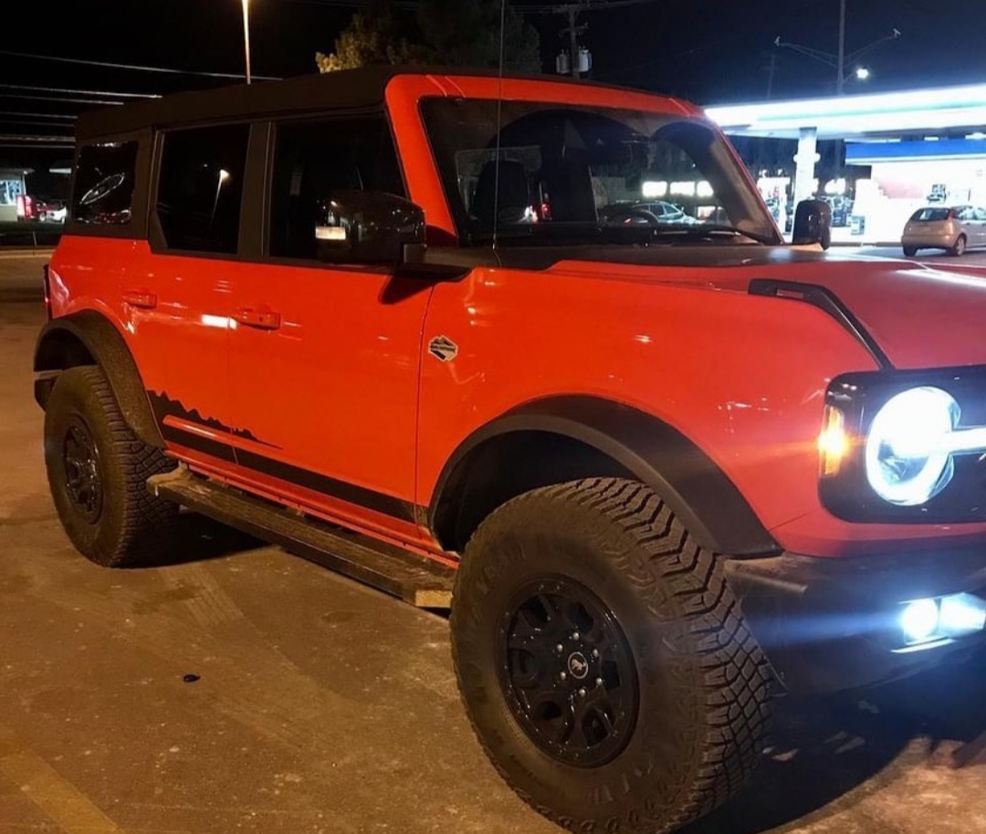 Ford Bronco Spotted: 4dr Race Red Wildtrak with fog lights on ? 5c00f451a24b8.image[1]