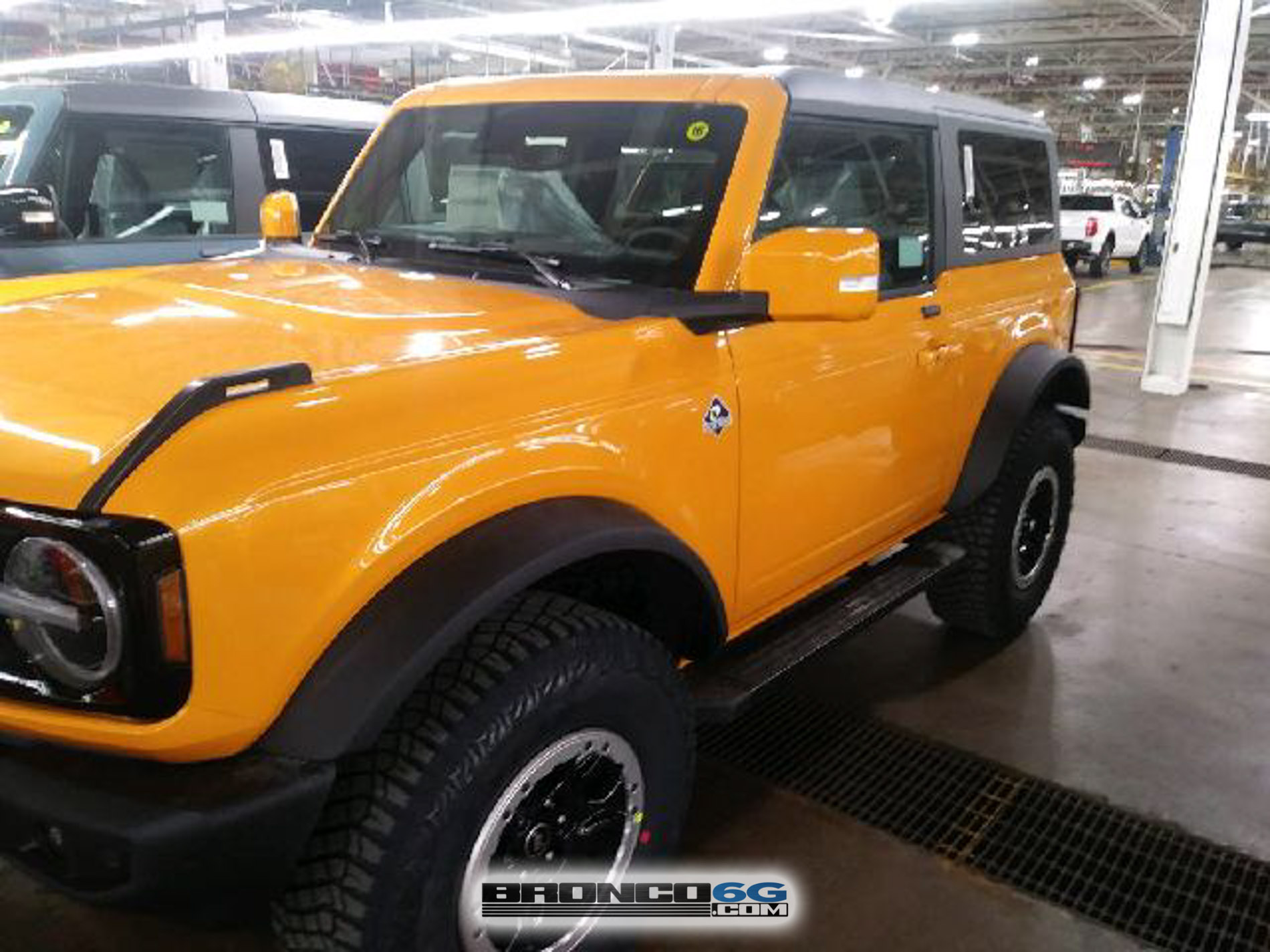Ford Bronco 20+ Sandstone Cloth, Roast Cloth Seats Interior Pics From Factory ⚡?? 2021 Bronco Cyber Orange 2 door Outer Banks