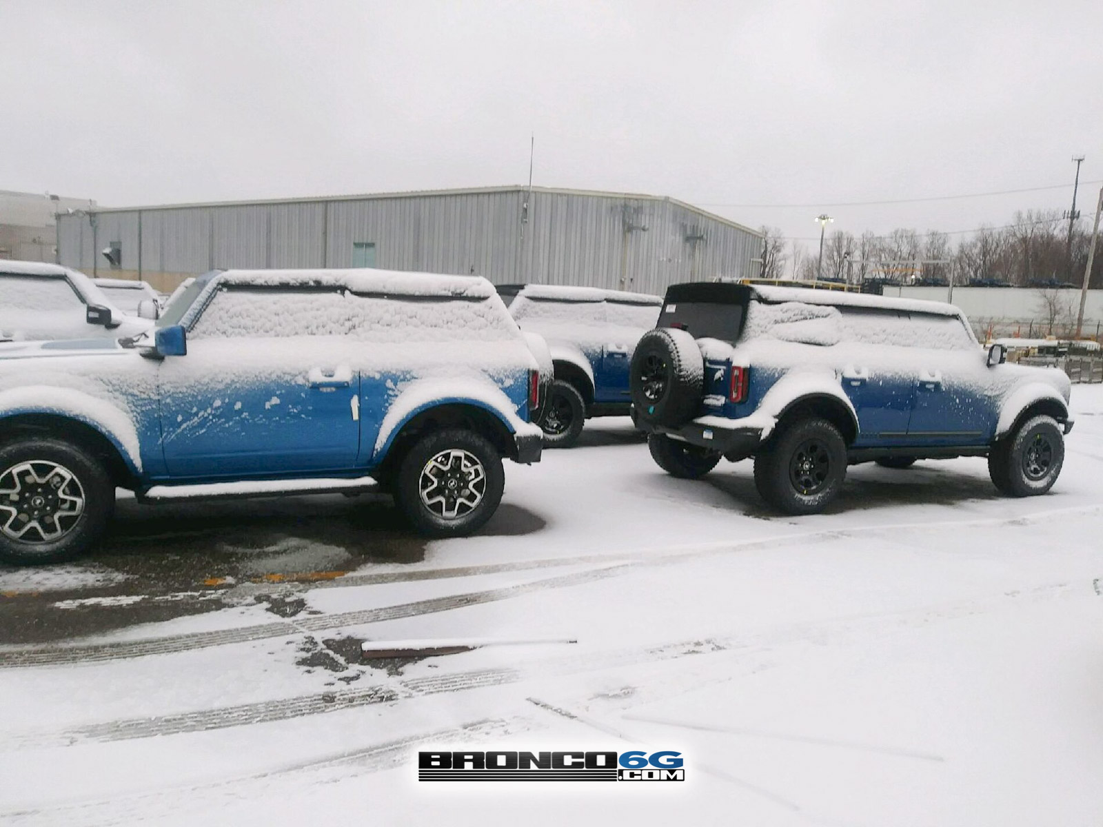 Ford Bronco 📷: Broncos await road tests in snowy FEU Lot🐎 2021 Bronco factory snow 9