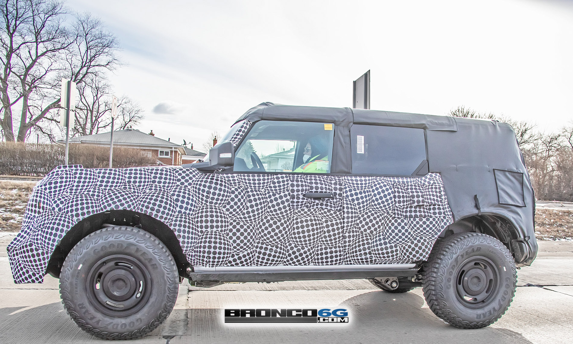 Ford Bronco HERITAGE EDITION Bronco Spied! Riding on 35's, Classic 4-Slot Wheel Design and White Grille! 2021 Bronco Heritage Edition - Bronco6g.com 10