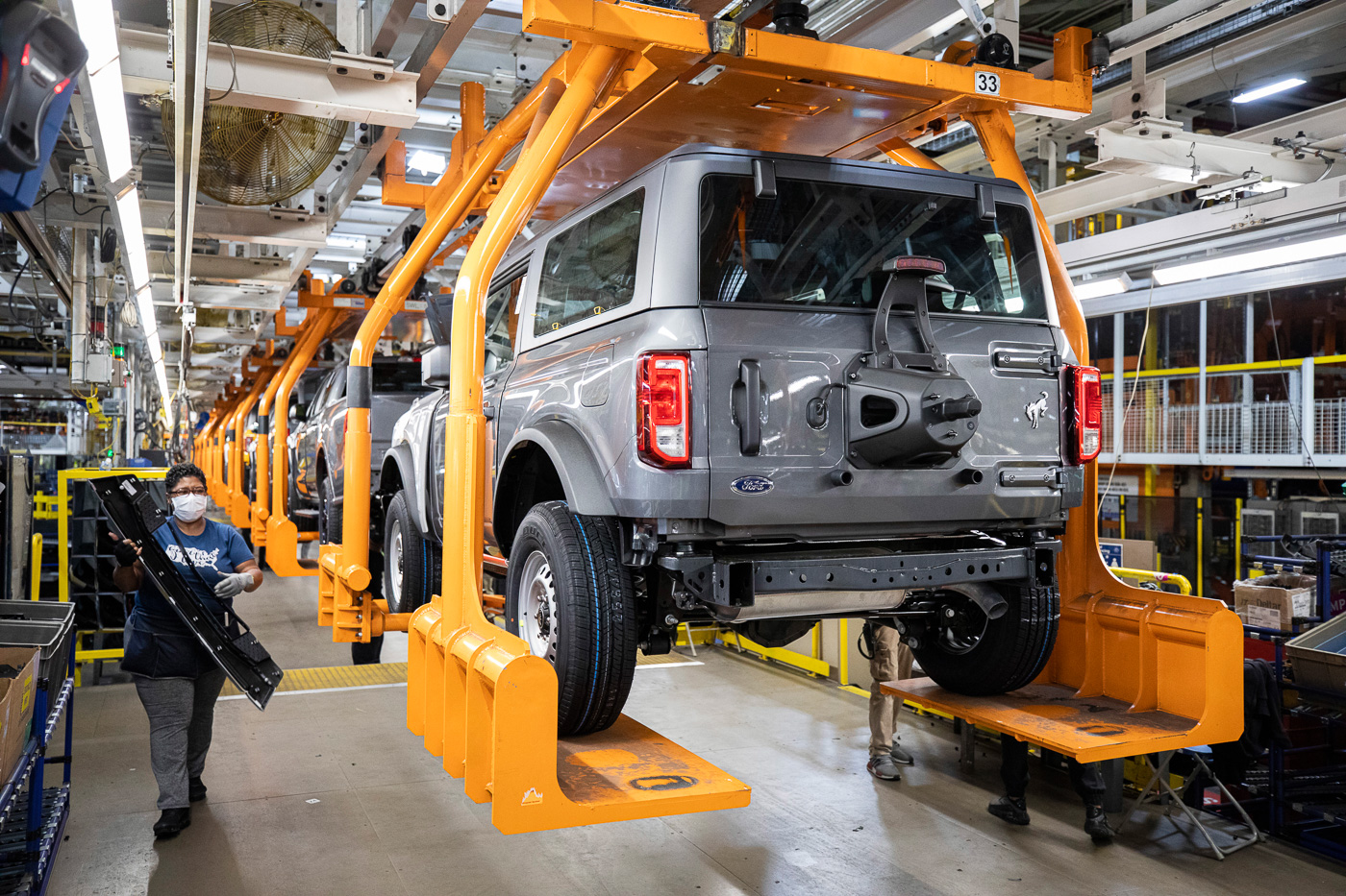 Ford Bronco 🙌 Bronco OKTB Issued and Shipments Begin as Ford Celebrates Bronco Production at MAP! 2021-bronco-production-michigan-assembly-plant-9