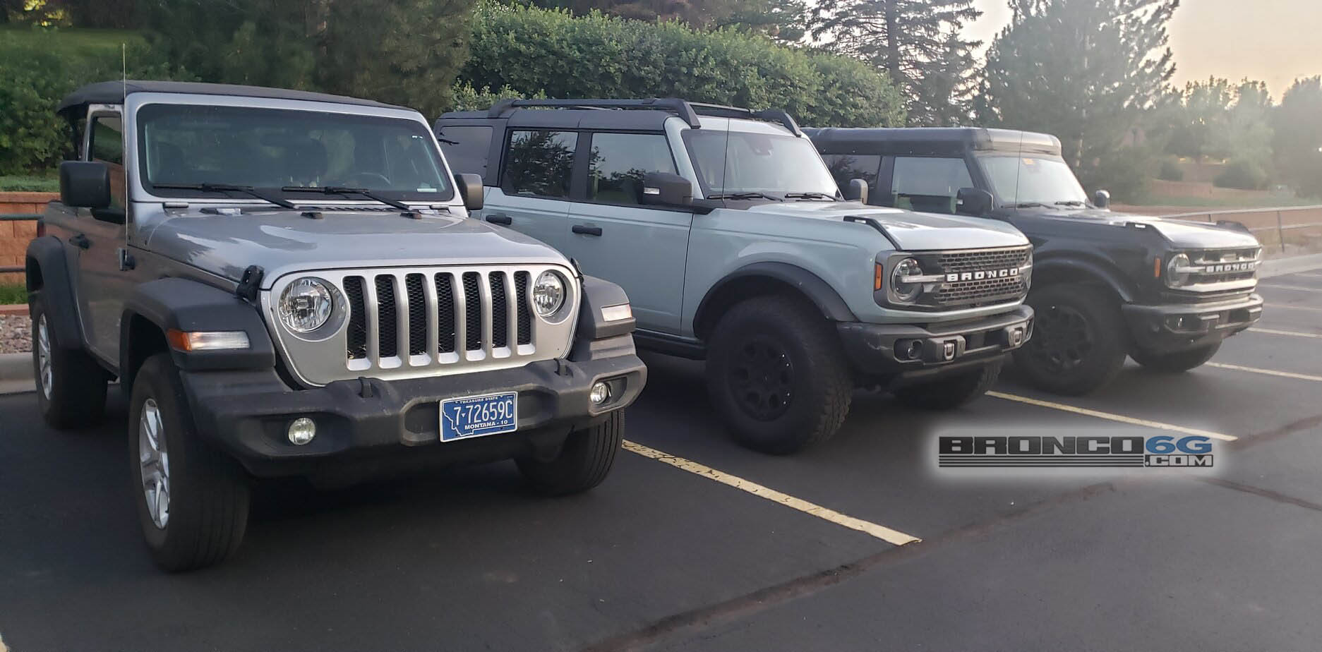 2021 Bronco vs Jeep Wrangler Comparison Side by Side 3.jpg