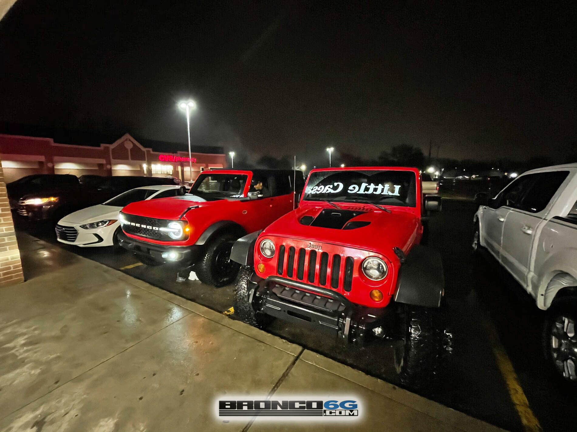 2021 Bronco Wildtrak Sasquatch side by side comparison with lifted Jeep 15.jpg