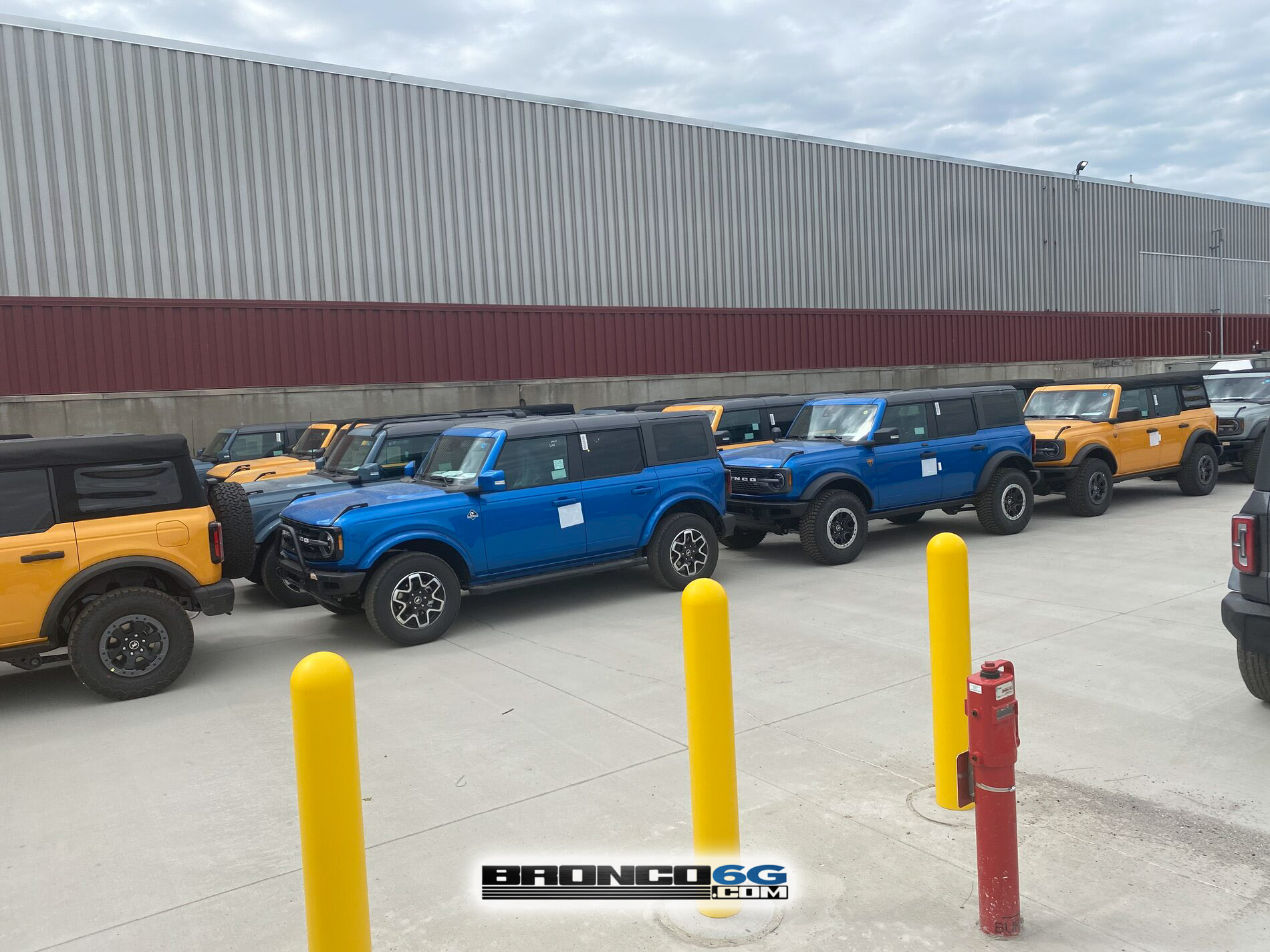 Ford Bronco Pics of 2021 Broncos in MAP holding yard area. Any requests for pictures? 2021 Broncos holding area MAP plant factory 11