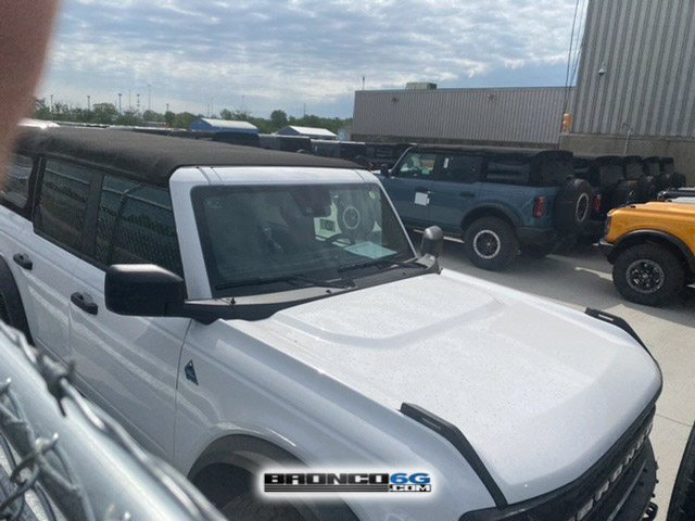 Ford Bronco Pics of 2021 Broncos in MAP holding yard area. Any requests for pictures? 2021 Broncos holding area MAP plant factory 3