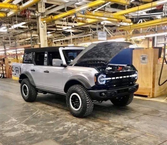 2021 Ford Bronco 4 Door Factory.jpeg