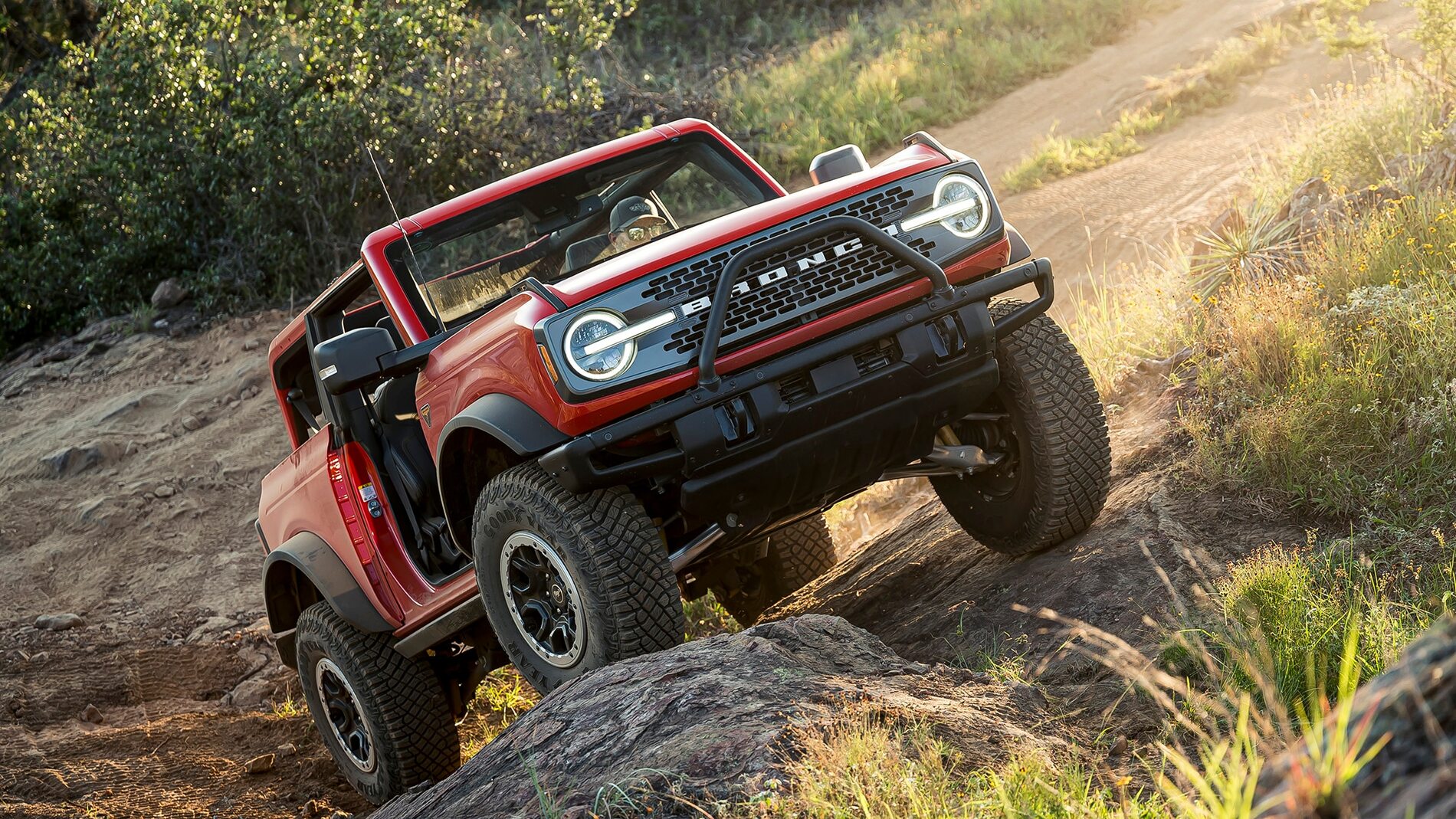 Ford Bronco 2021 Ford Bronco “H.O.S.S.” Suspension Explained - Motortrend 2021-Ford-Bronco_Drive_13a