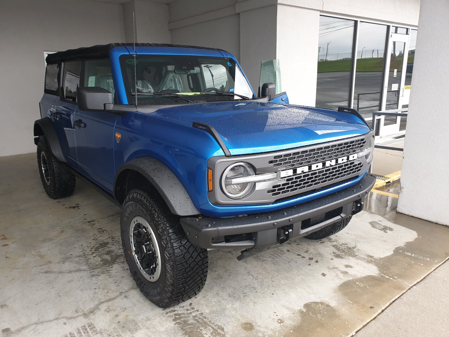 Ford Bronco First 24 hrs in my Badlands Sasquatch 4dr 2.7L Velocity Blue Soft Top (w/ Rear Cargo Enclosure review) 20210719_175620