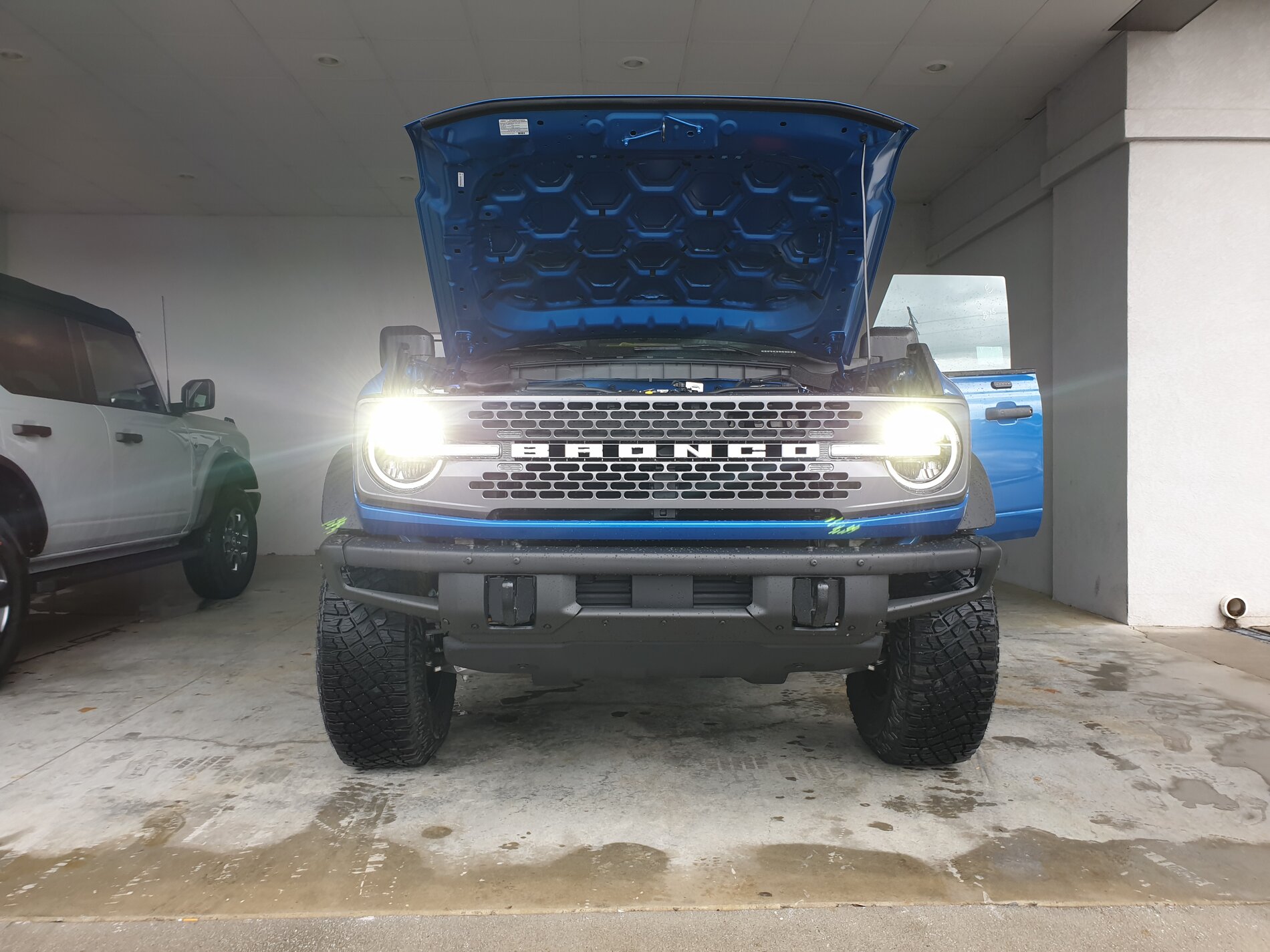 Ford Bronco First 24 hrs in my Badlands Sasquatch 4dr 2.7L Velocity Blue Soft Top (w/ Rear Cargo Enclosure review) 20210719_180048