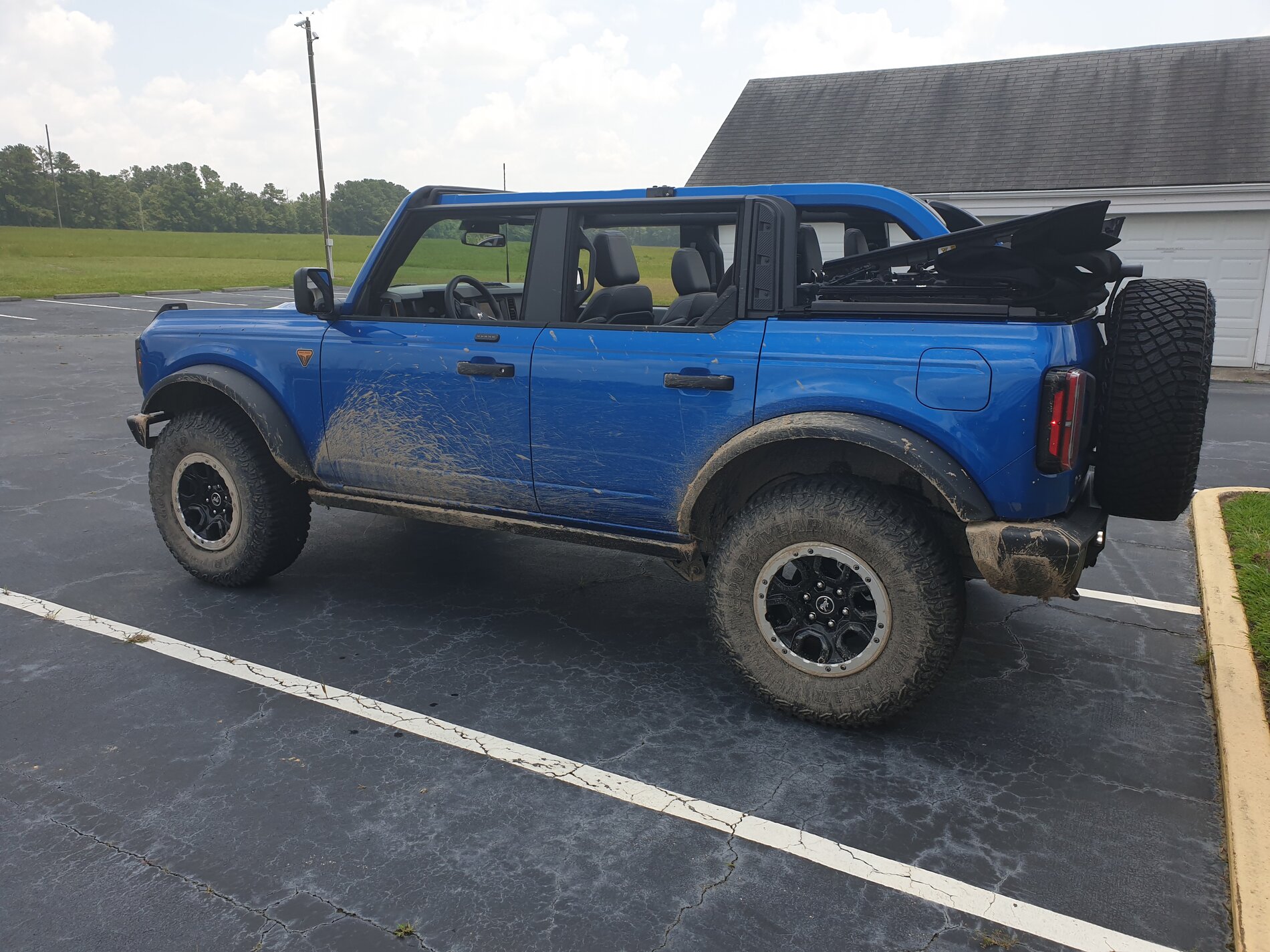 Ford Bronco First 24 hrs in my Badlands Sasquatch 4dr 2.7L Velocity Blue Soft Top (w/ Rear Cargo Enclosure review) 20210722_134706