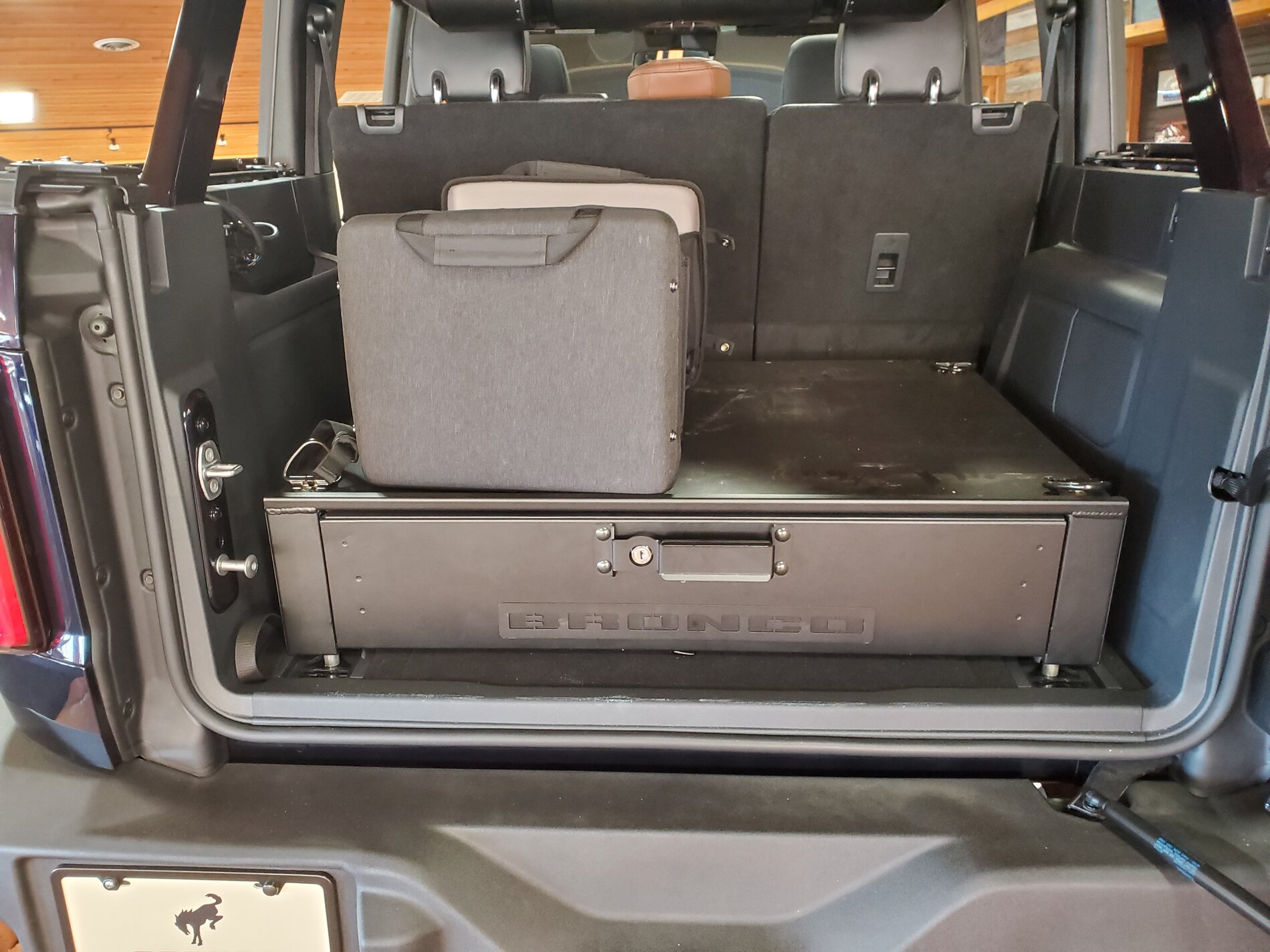 Ford Bronco Review & Pics: 2021 Bronco Cargo Area Security Drawer 20210915_092745