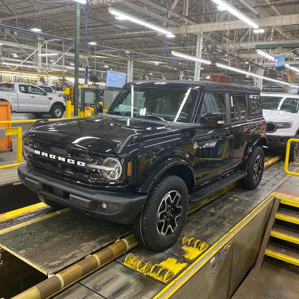 Ford Bronco 2022 Outer Banks (Non-Sas) Build - Wife's Daily Driver - Blacked-Out 2022 Ford Bronco Assembly Line Photo
