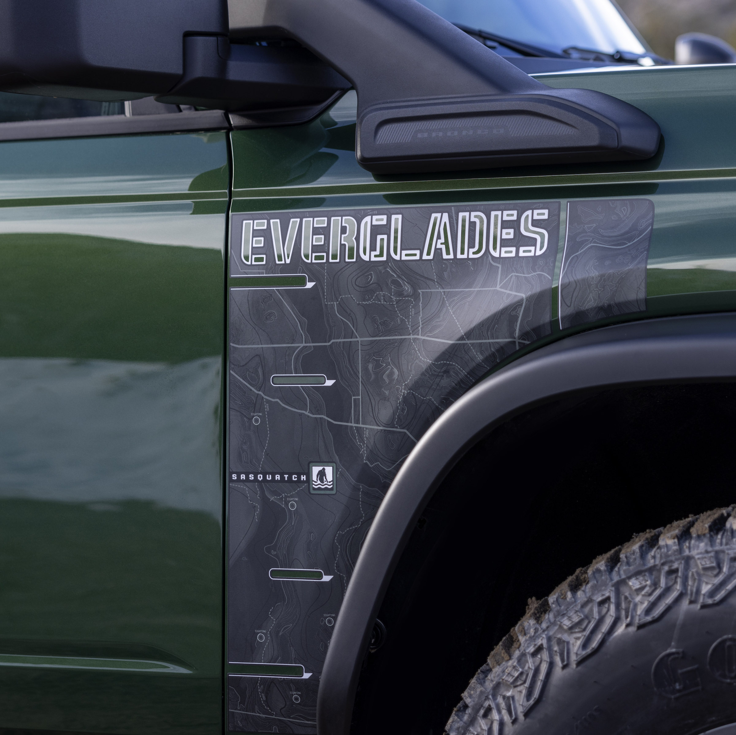 2022 Ford Bronco Everglades_Eruption Green_10.jpg