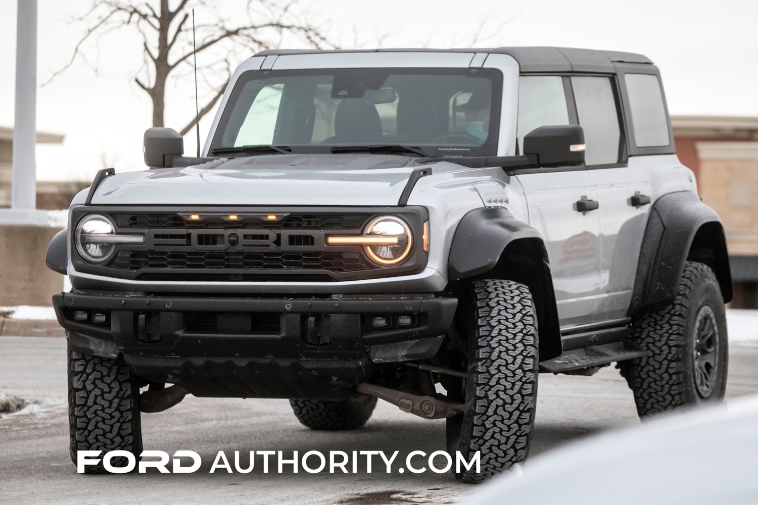 2022-Ford-Bronco-Raptor-Iconic-Silver-Real-World-Photos-Exterior-001.jpg