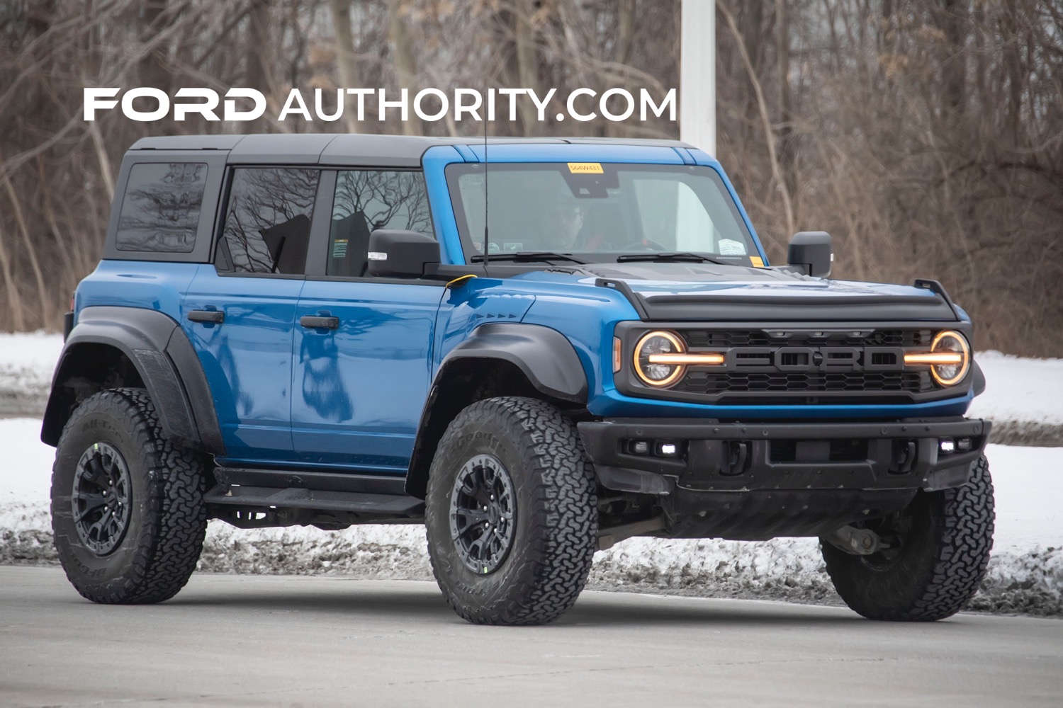 2022-Ford-Bronco-Raptor-Velocity-Blue-Metallic-Real-World-Photos-Exterior-012.jpg