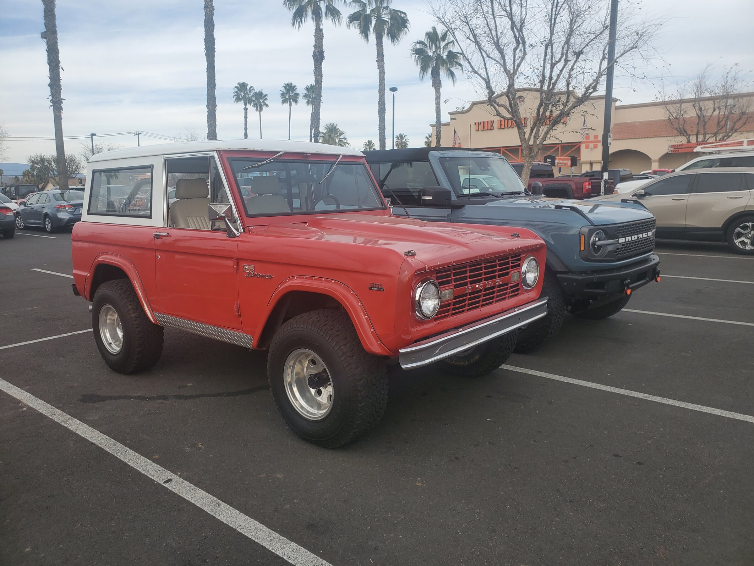 Ford Bronco I stumbled into a 1967 Bronco when doing a Home Depot run 20220112_135905