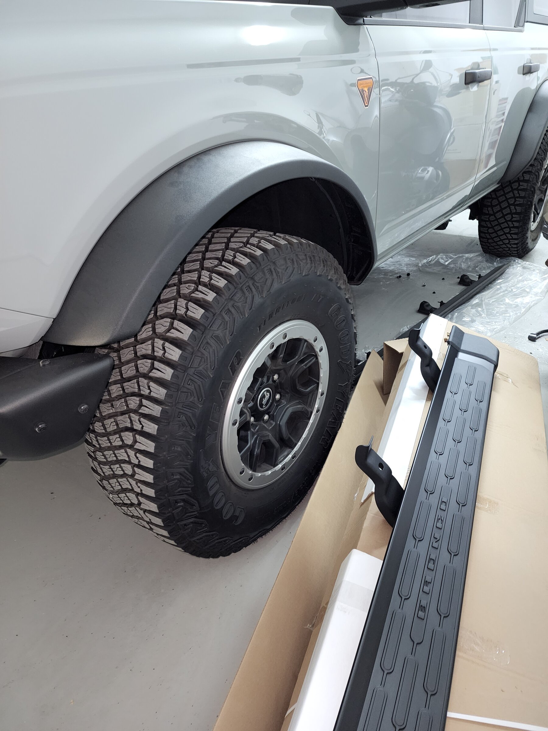 Ford Bronco Badlands rockrails removed, Ford side steps added 20220402_002733