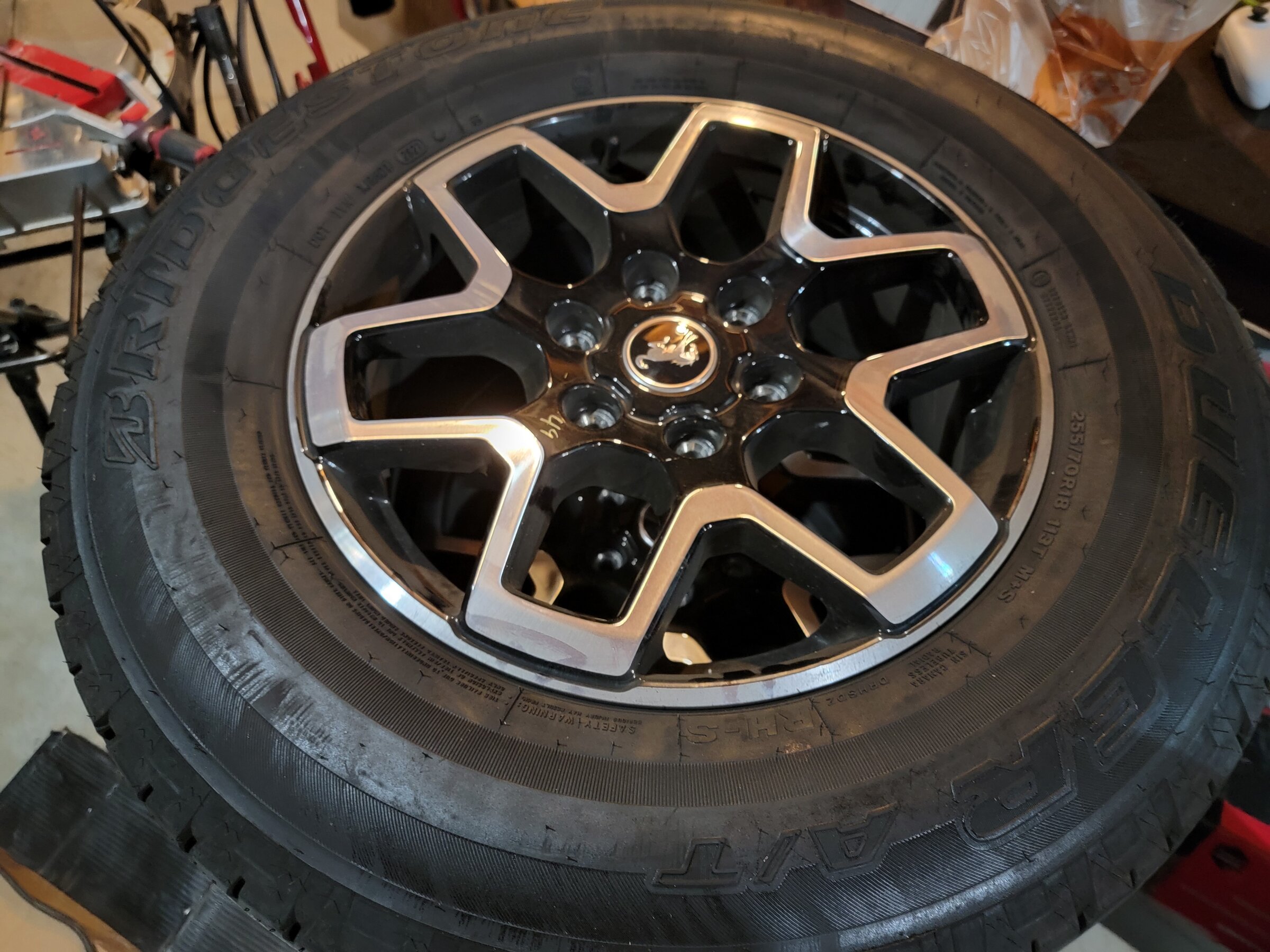 Ford Bronco 2021 Outer Banks Factory Wheels and Tires 20220526_222443