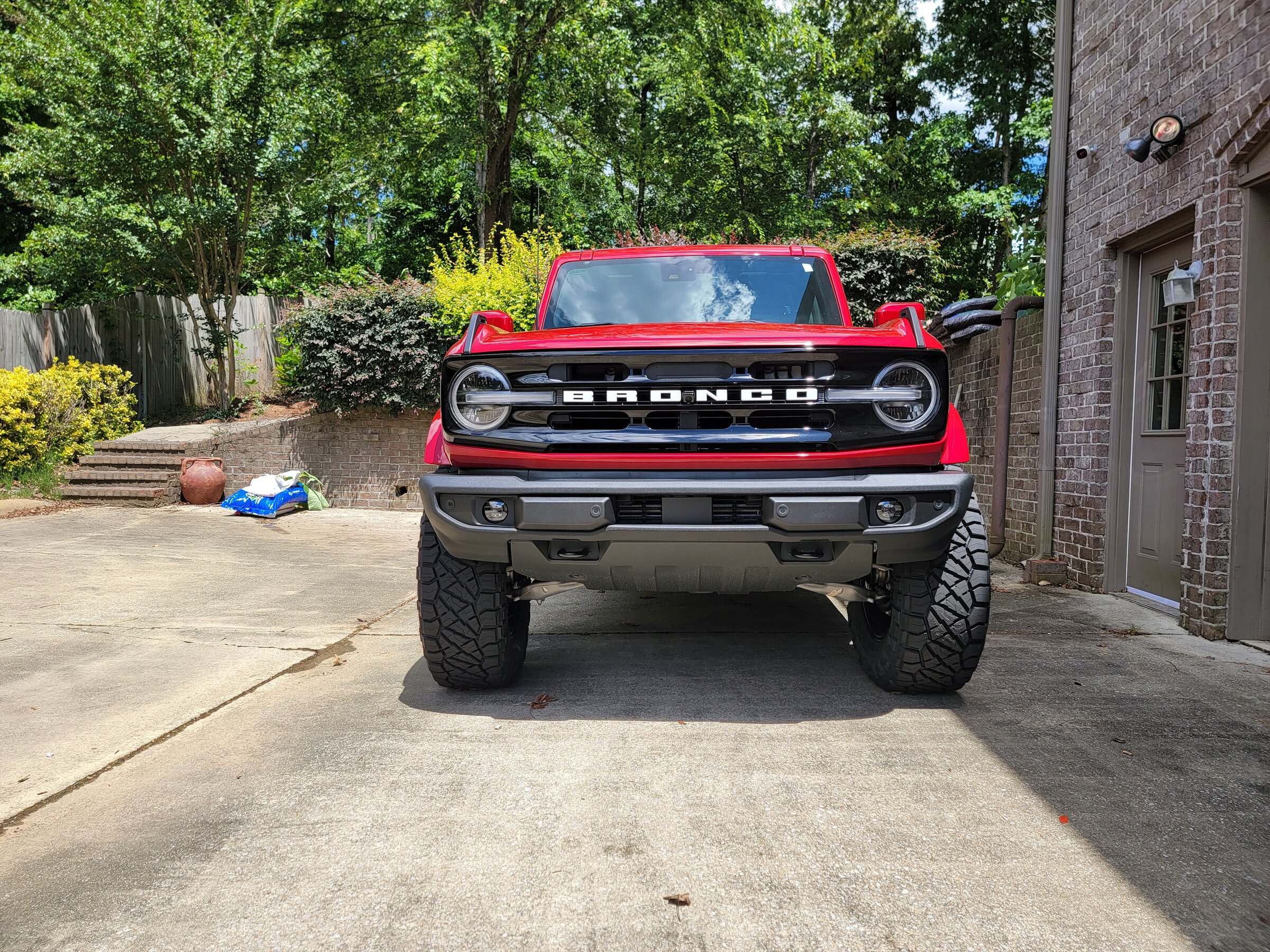 Ford Bronco 2021 Outer Banks Before and After...Lift and new wheels. 20220527_141517