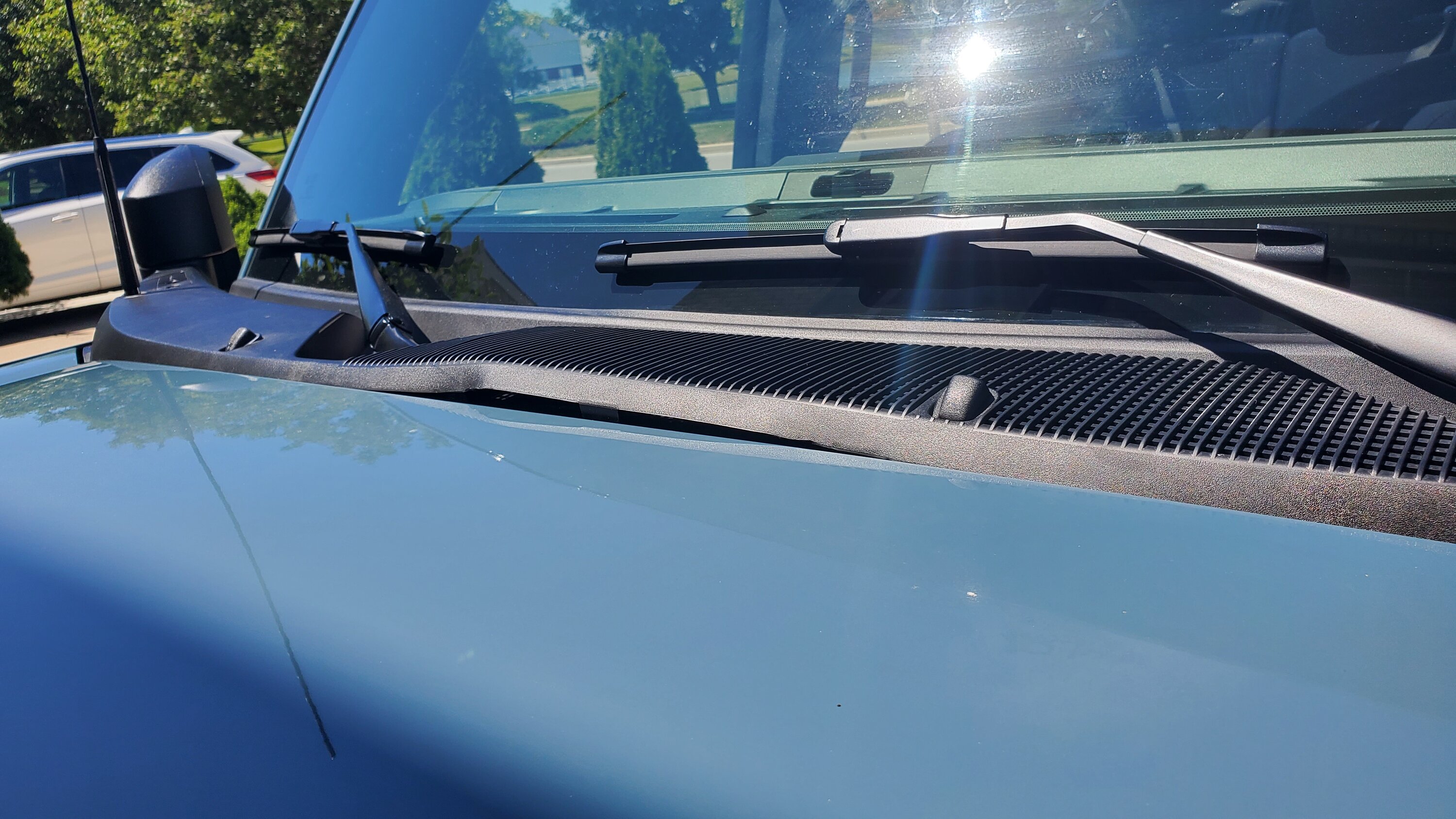 Ford Bronco Plastic trim below windshield clip failure 20220620_151641