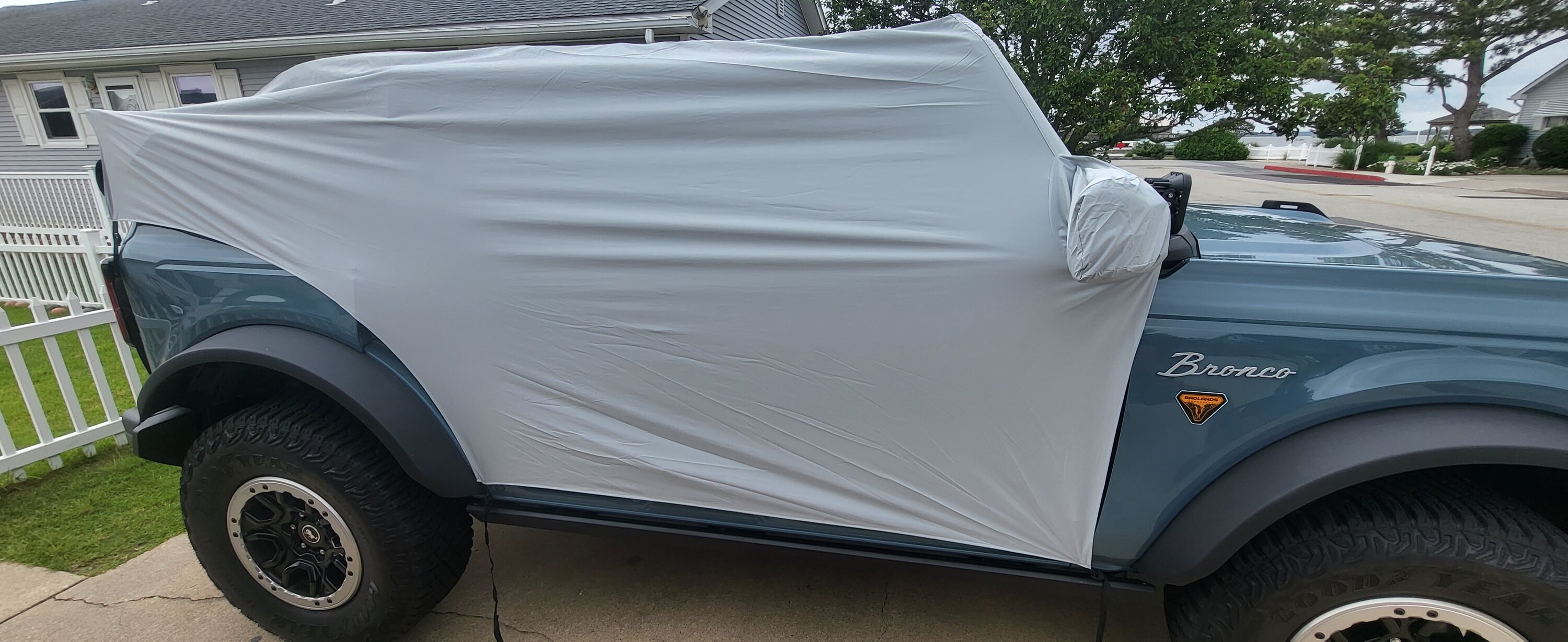 Ford Bronco FORD Cockpit Cover review(Spoiler its Useless) 20220703_095518