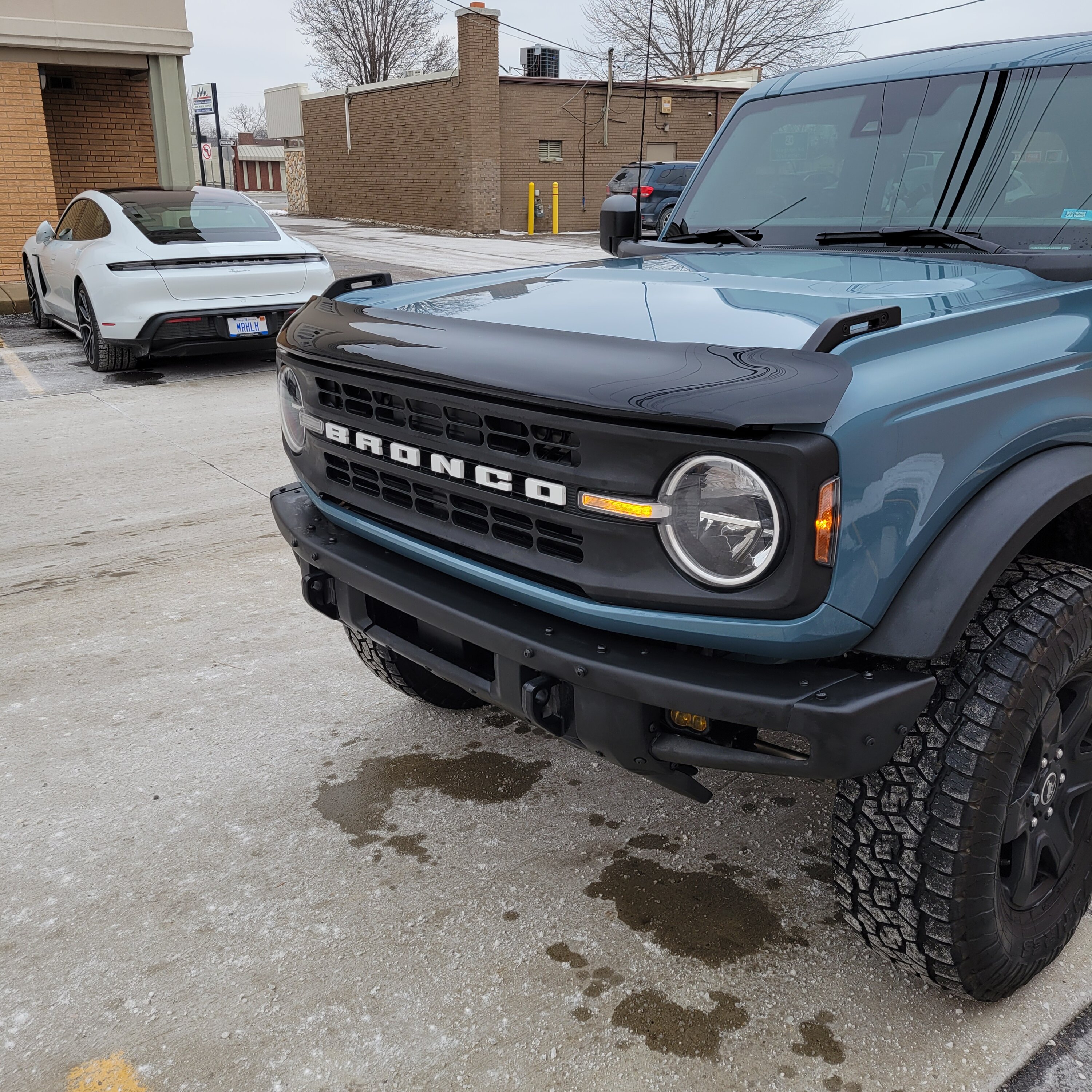 Ford Bronco Photo request: Weathertech bug deflector / hood protector 20221227_150228