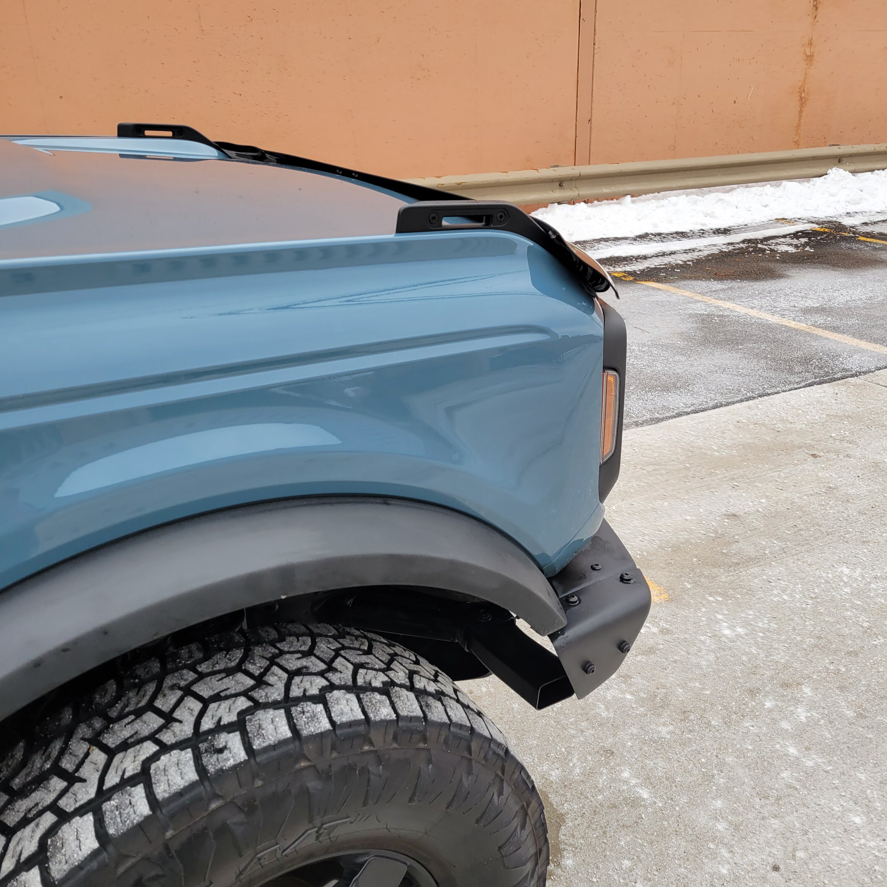 Ford Bronco Photo request: Weathertech bug deflector / hood protector 20221227_150307