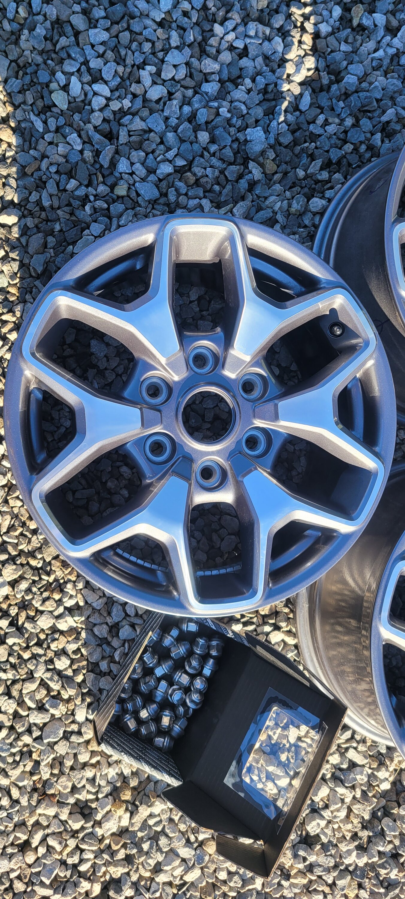Ford Bronco $500 17" Badland OEM wheels (set of 5) 20221229_144939