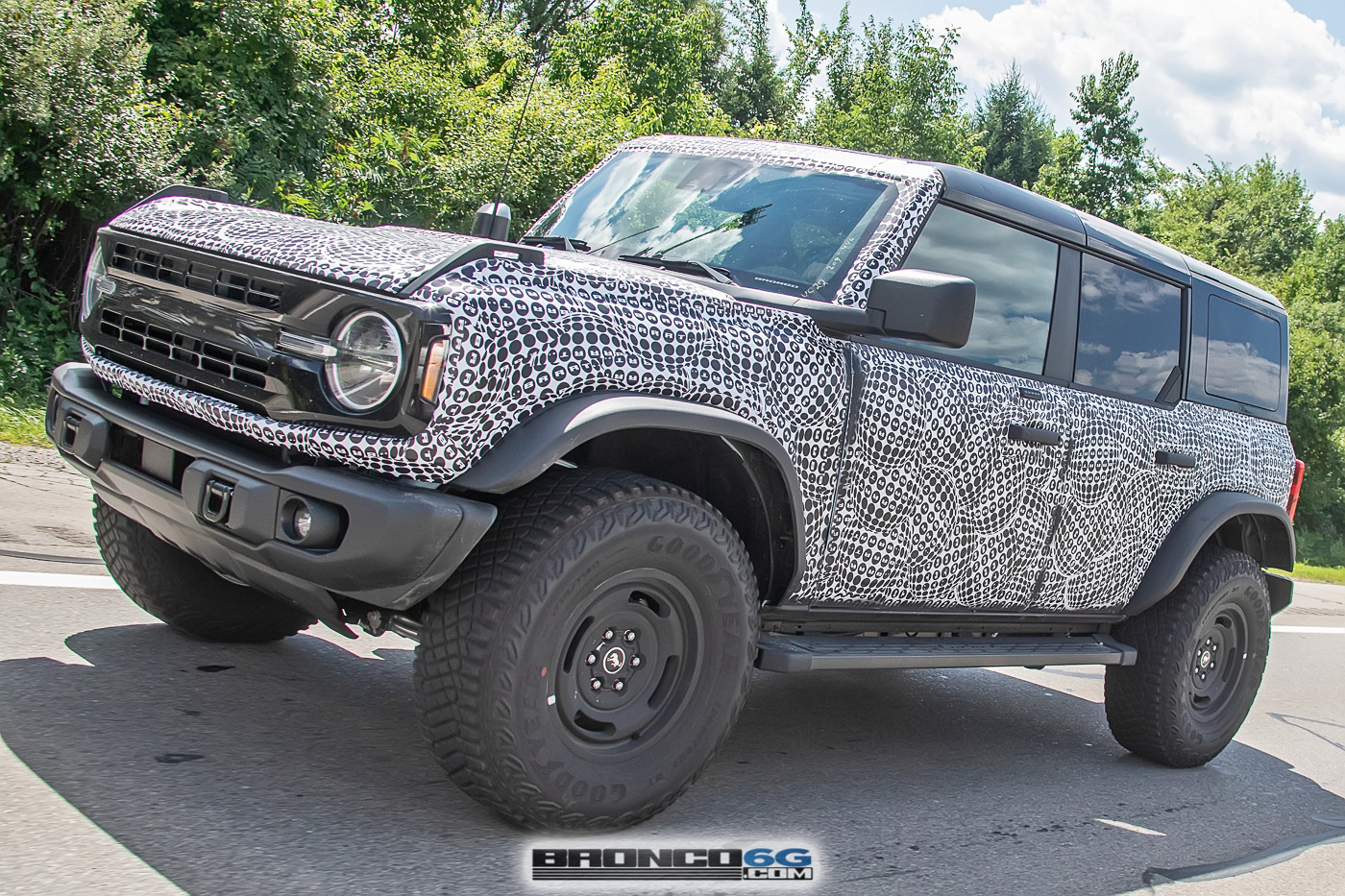 Ford Bronco Bronco Heritage Edition Spied Wearing MOD Top, Squared Flares, Retro Grille, Robins Egg Blue! 2023-bronco-heritage-edition-prototypes-18
